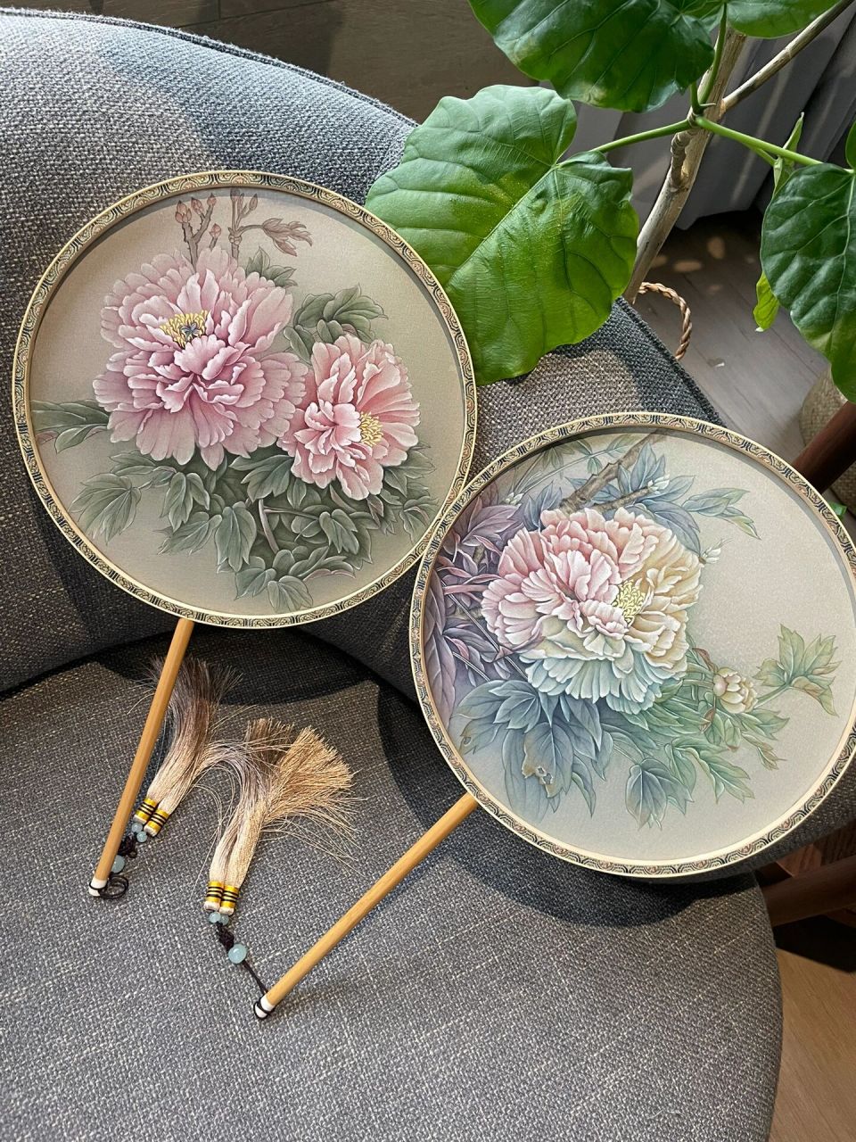 工笔团扇|牡丹花95 人间四月天,你们更喜欢哪一幅呢?