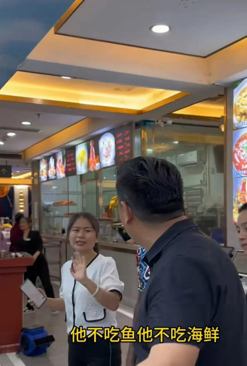 近日,戈雅光电迎来一位来自尼日利亚的客户,张大炮为了盛情款待这位