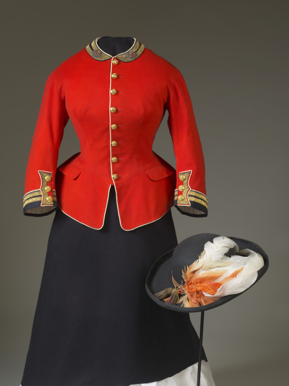 军事收藏:维多利亚女王的元帅礼服 英国维多利亚女王的陆军元帅礼服.