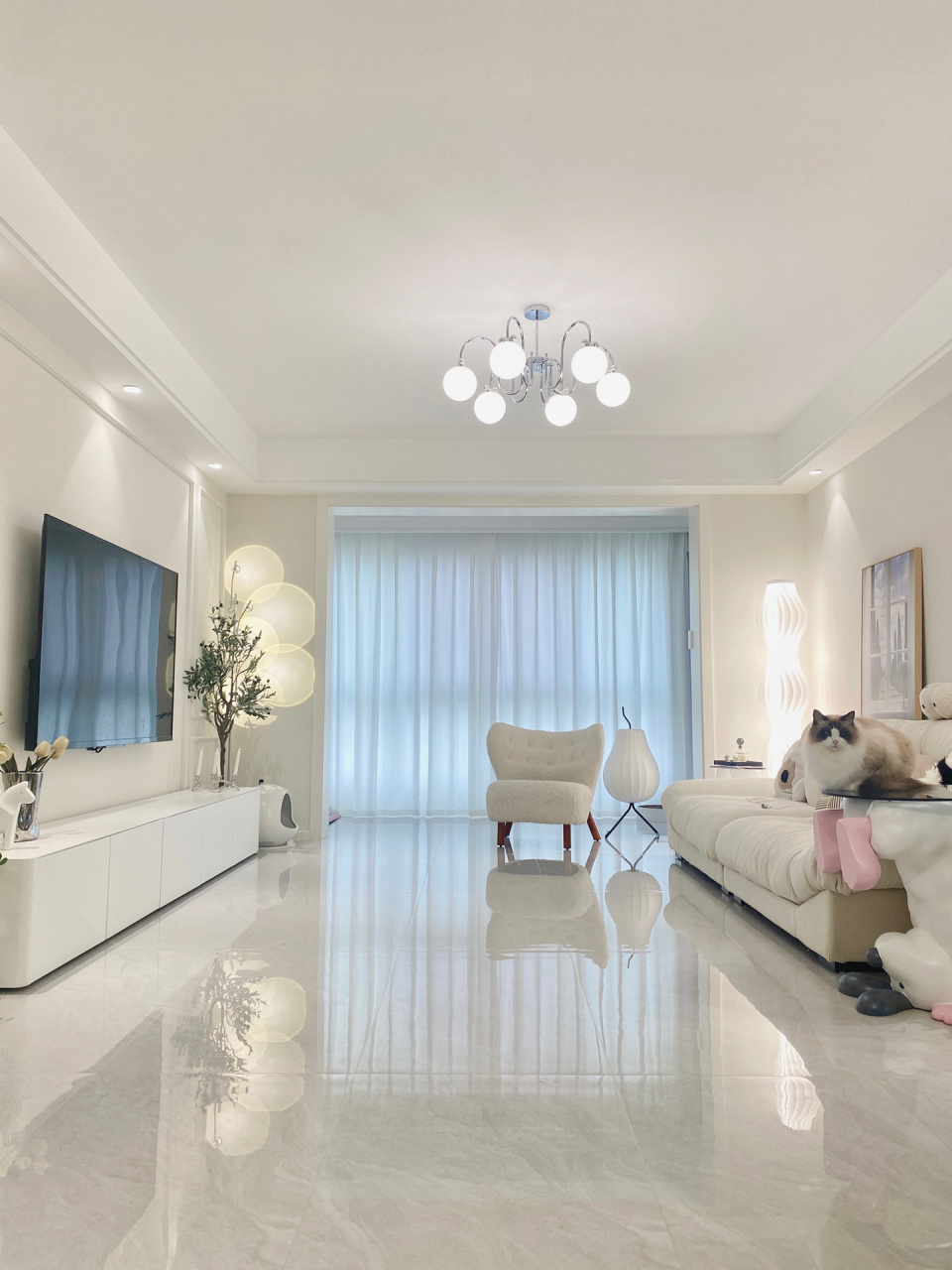 给大家一点我的小tips08我家客厅选择浅灰色亮面地砖,尺寸是60*120