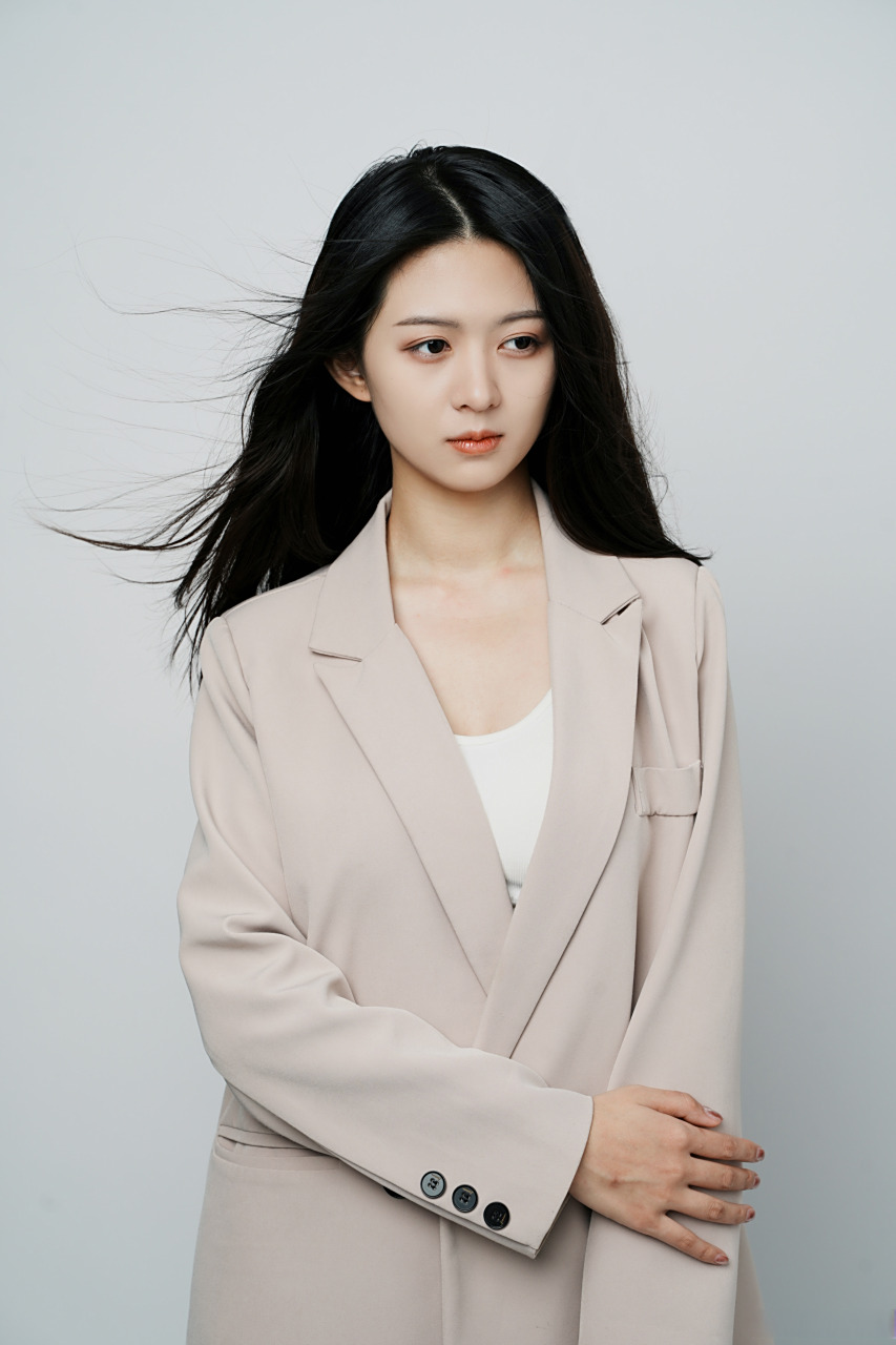 于杨梓# 飘逸的头发[嘻嘻]