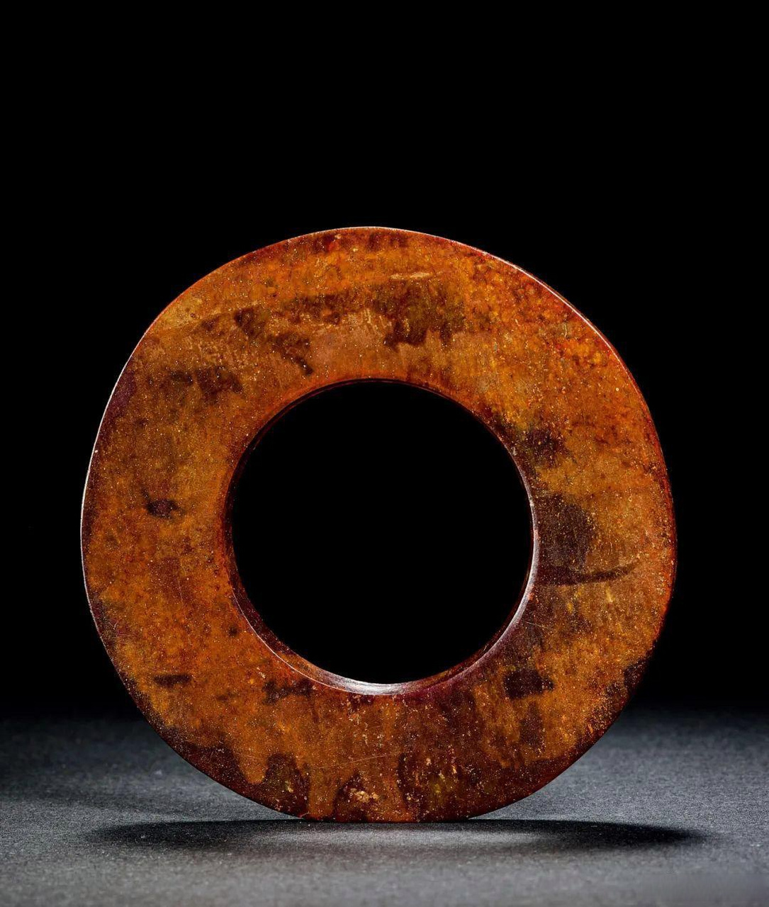 古玉居说玉# 商代的素玉瑗,帝王重大仪式上的牵