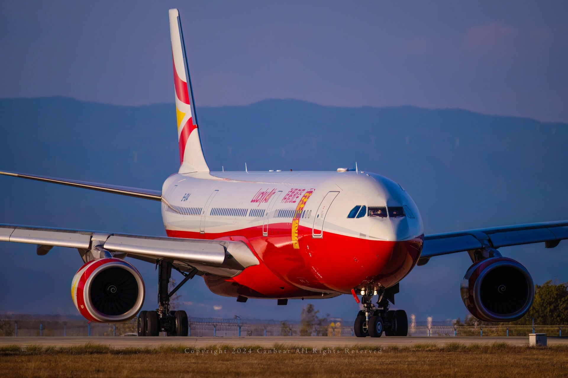 祥鹏航空 空客a330 昆明长水机场,a330这种双通道客机已经算得上是