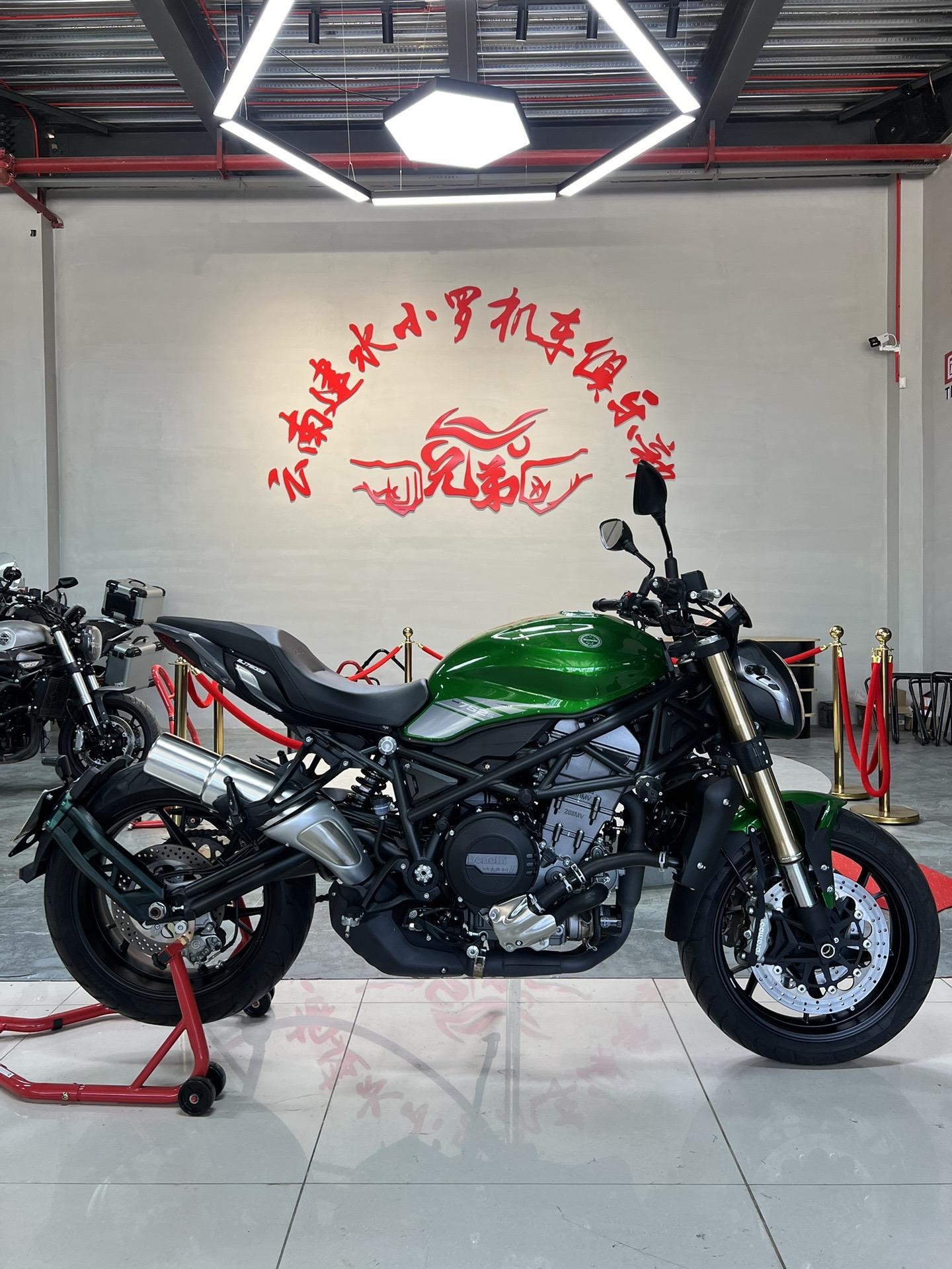 最新到店一台贝纳利752s顶配 落户 精品1手车