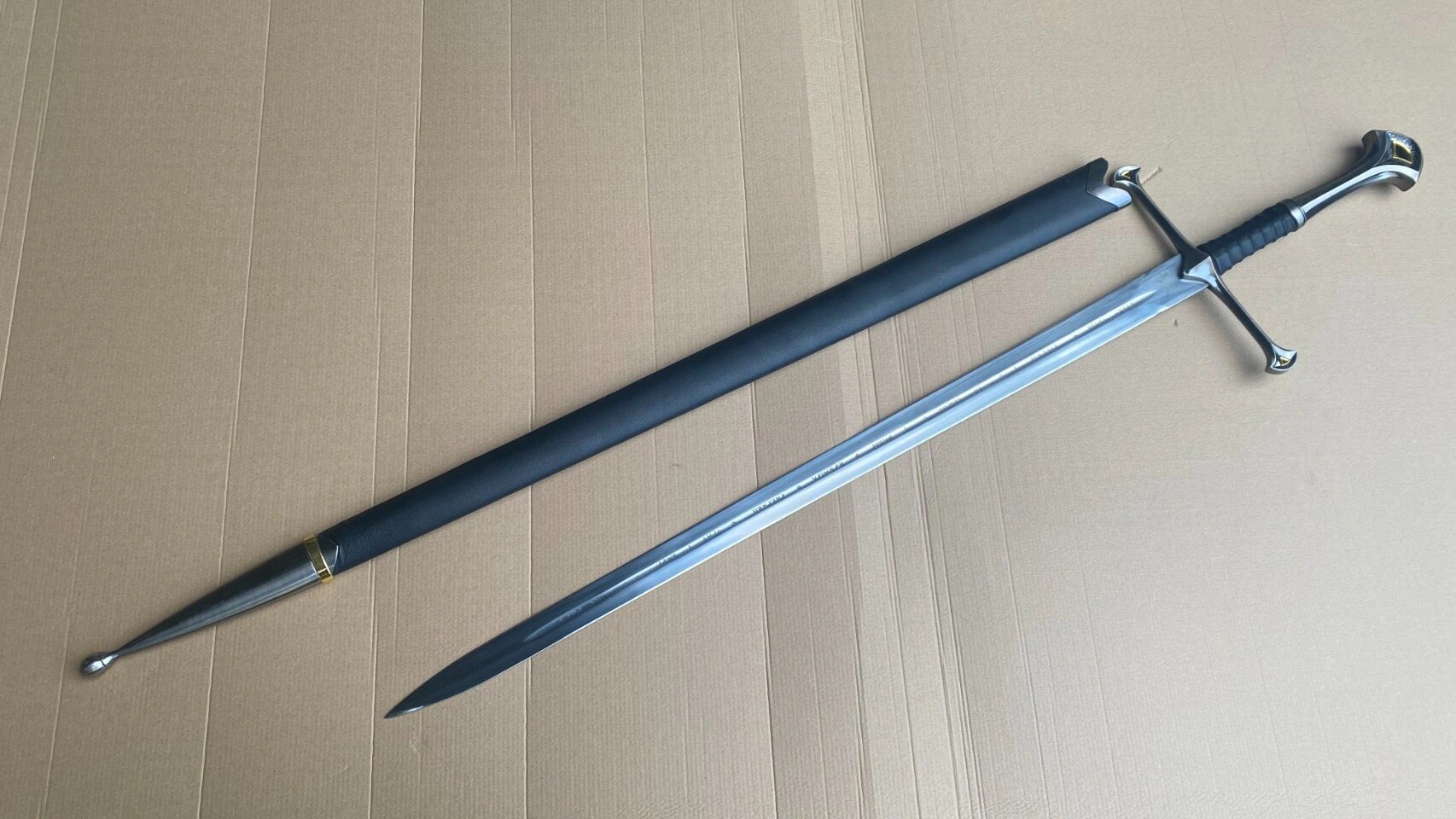 《指环王》纳西尔圣剑 全长:138cm 刃长:90cm 柄长:29cm 刃宽:4.