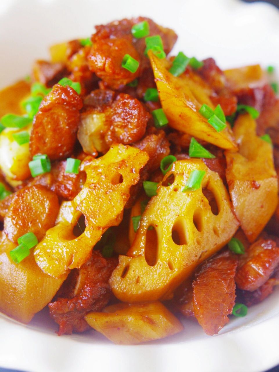 第4道年夜菜之红烧排骨炖莲藕(红红火火) 红烧排骨炖莲藕:排骨和莲藕