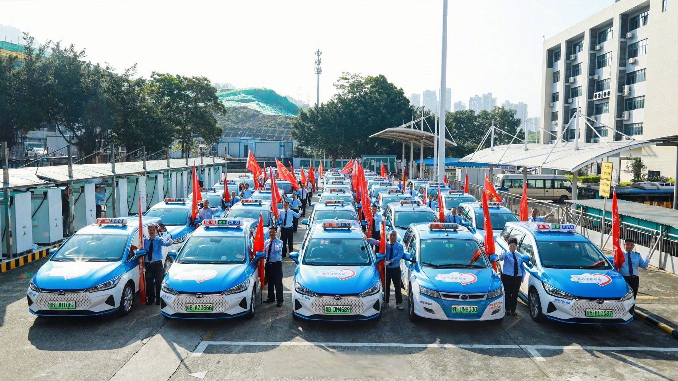 【今起深圳高考生可预约免费送考专线】深圳出租车行业"爱心送考专线"