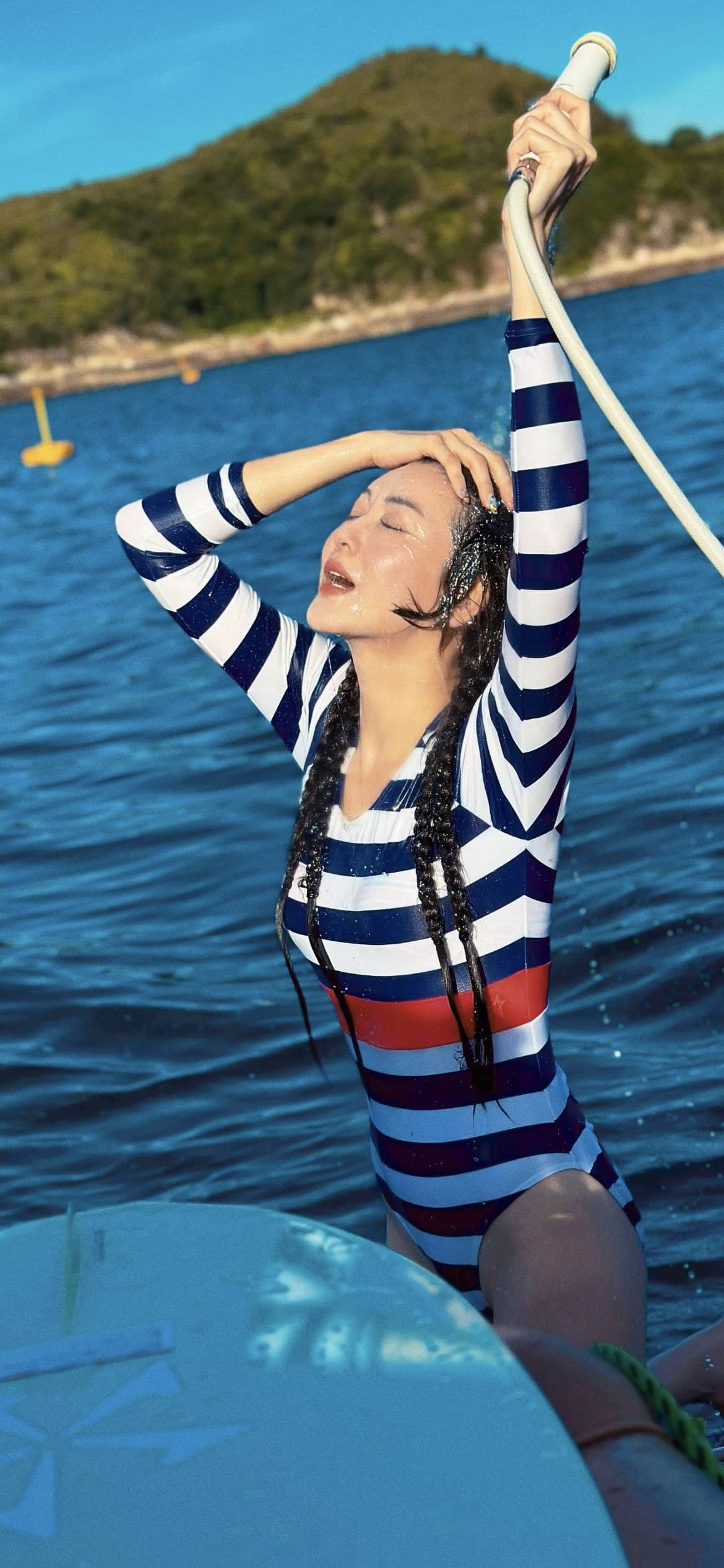 李彩桦冲浪美拍组图