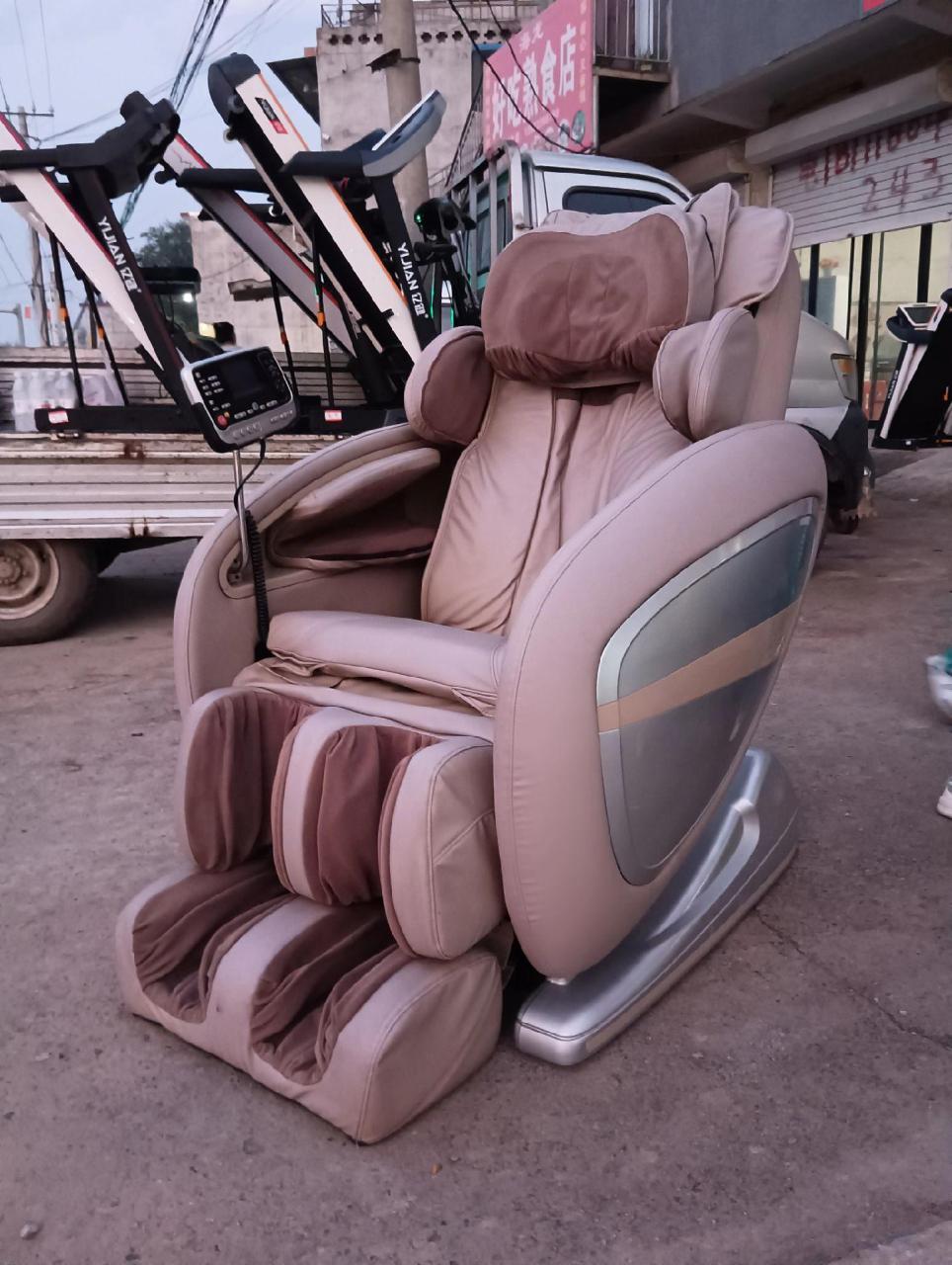 新到卡杰诗03豪华按摩椅,八成新,皮子特别好,没有磨损,特别舒服,sl