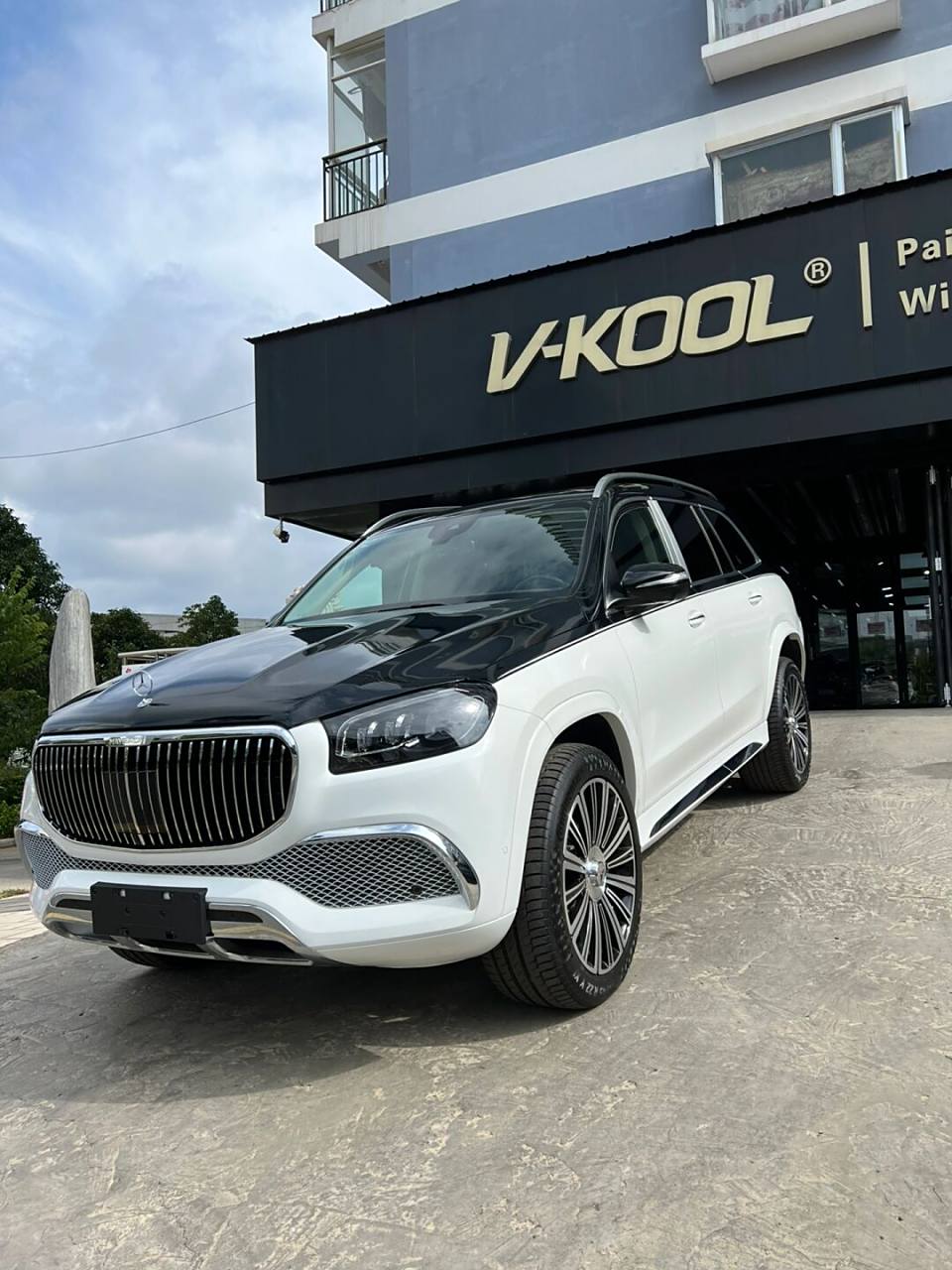 迈巴赫最好看的改色 黑白双拼,迈巴赫双拼改色 #奔驰gls450# #奔驰gls