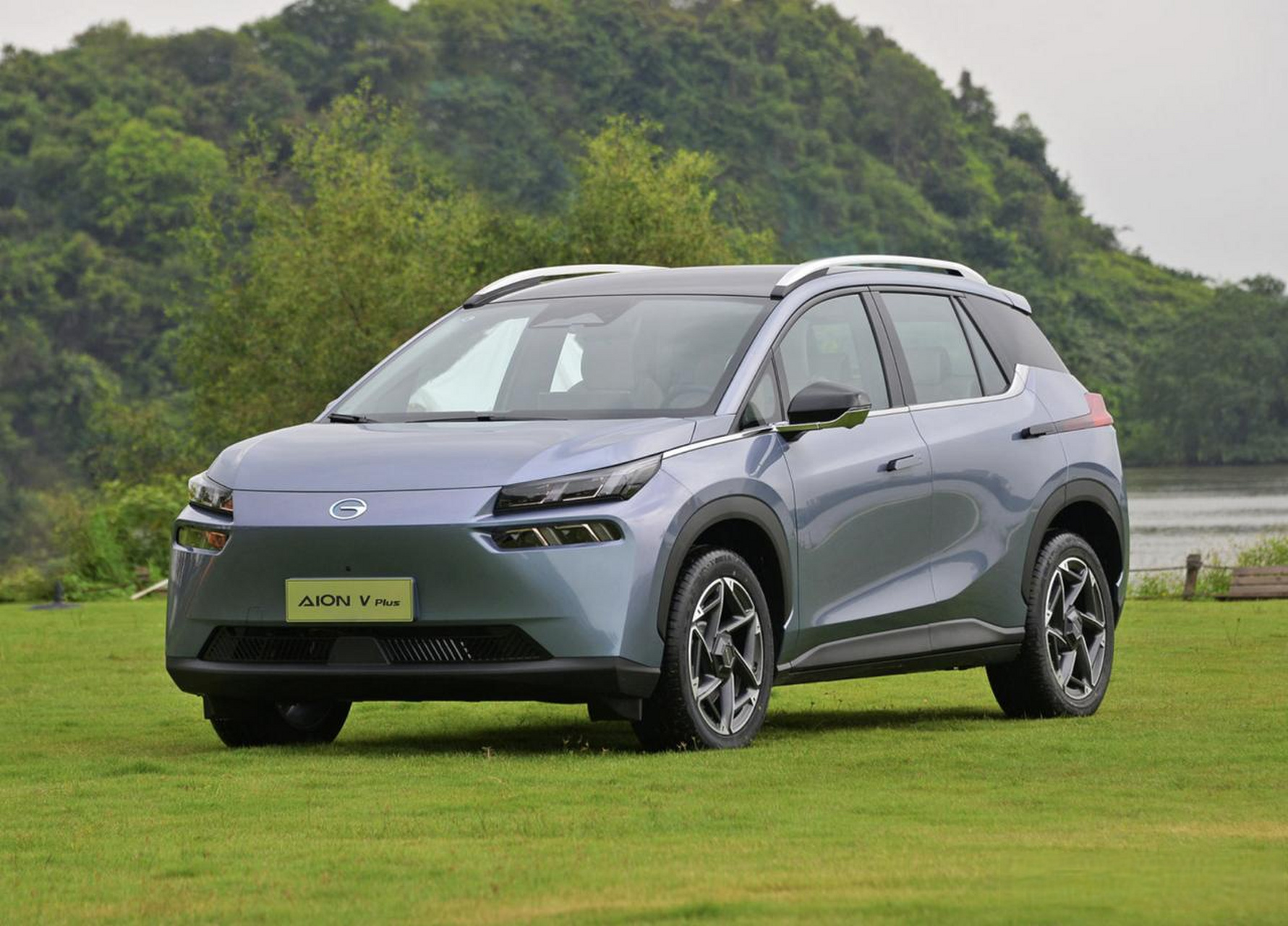 6月20日,2024款aion v plus上市,售价区间为15.99-23.29万元.