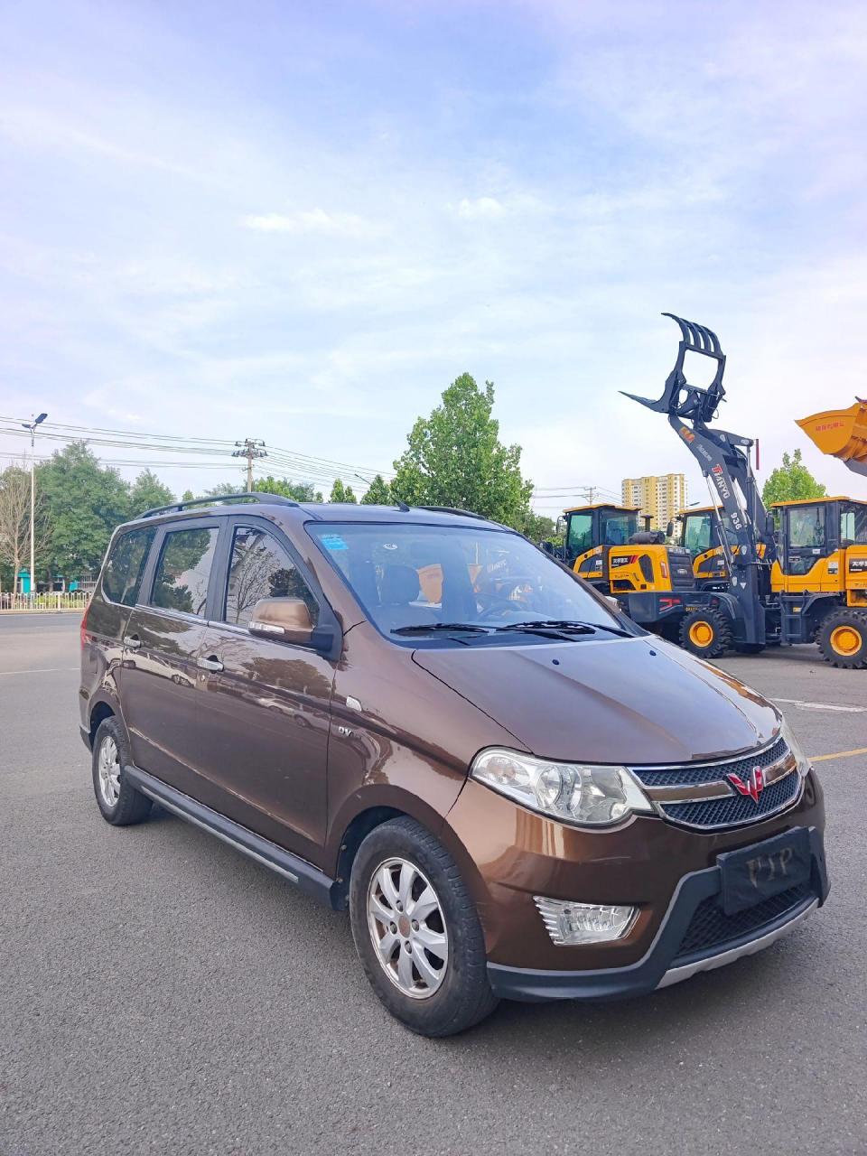 最新到家16年(自动挡)五菱宏光s,全车原版原漆,实表跑了5万公里.