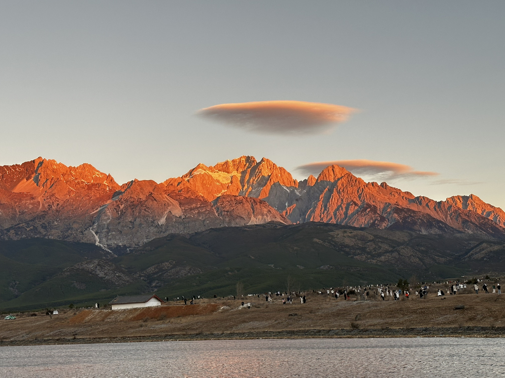 1日丽江东巴谷日照金山,绝美!