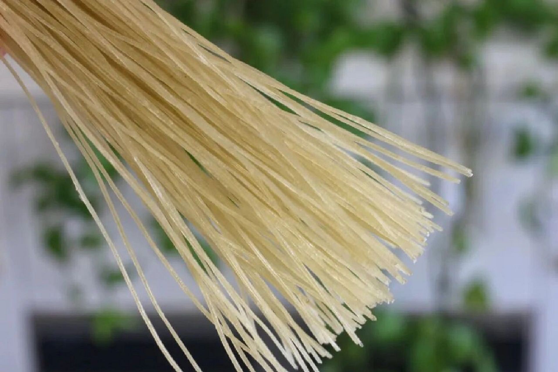 美食—手工土豆粉条 粉条好吃,其制作起来也需要很大功夫~ 陕北粉条