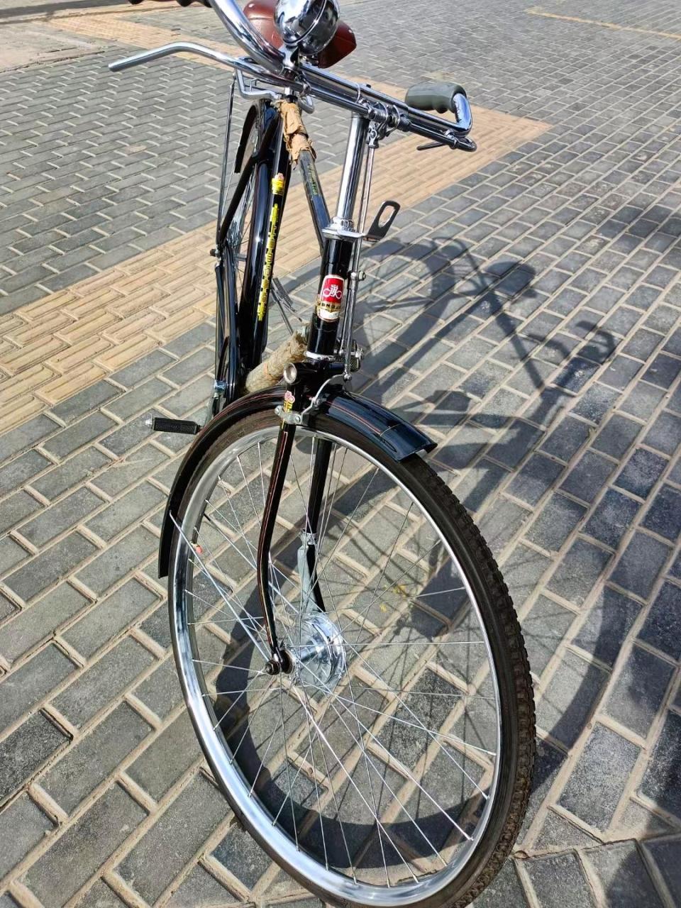 几乎全新未使用1982年产永久pa27型28寸自行车,成色非常好,双钱轮胎