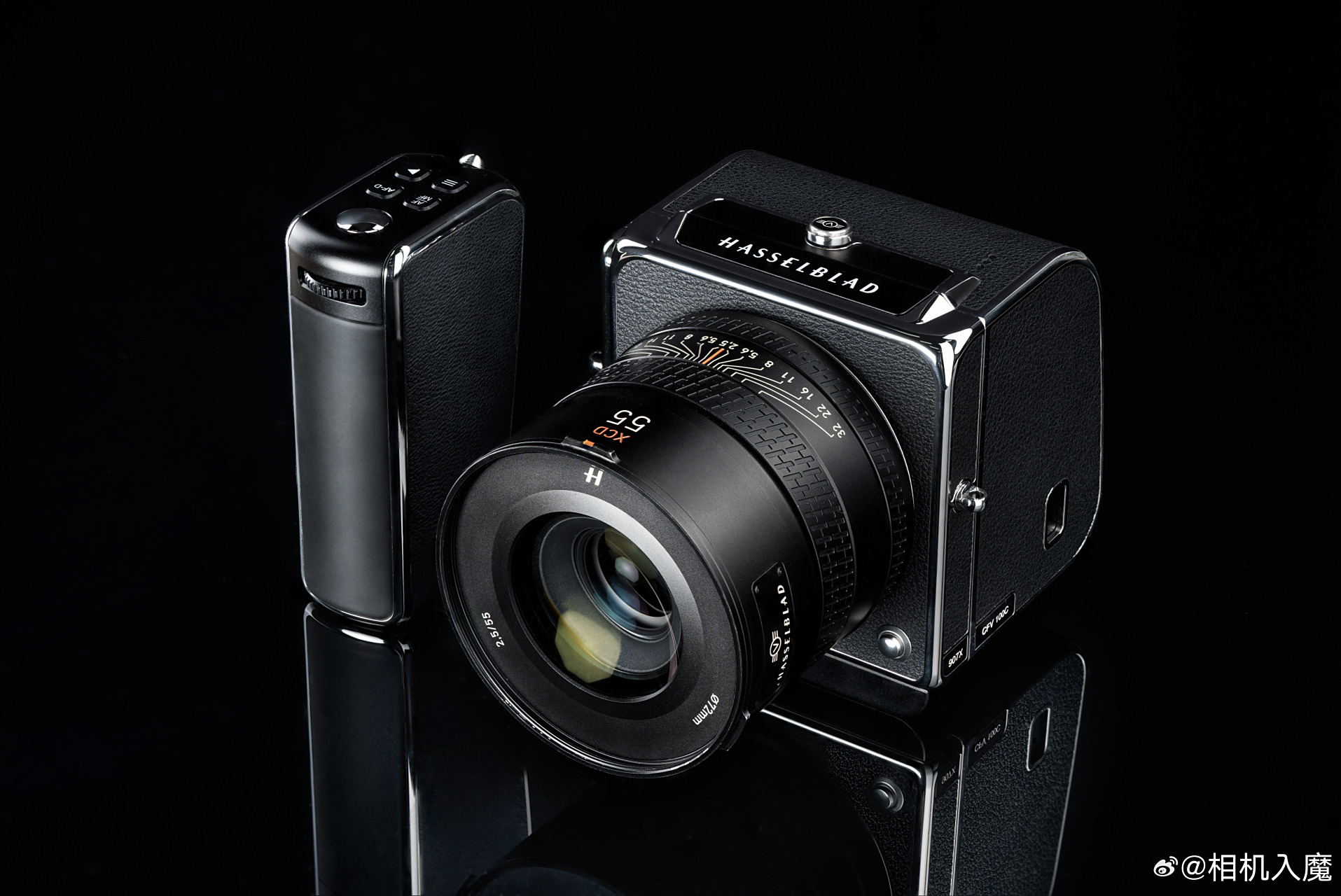 哈苏907x&cfv 100c开箱上手,100c后背造型上和50区别不大,907x本体很