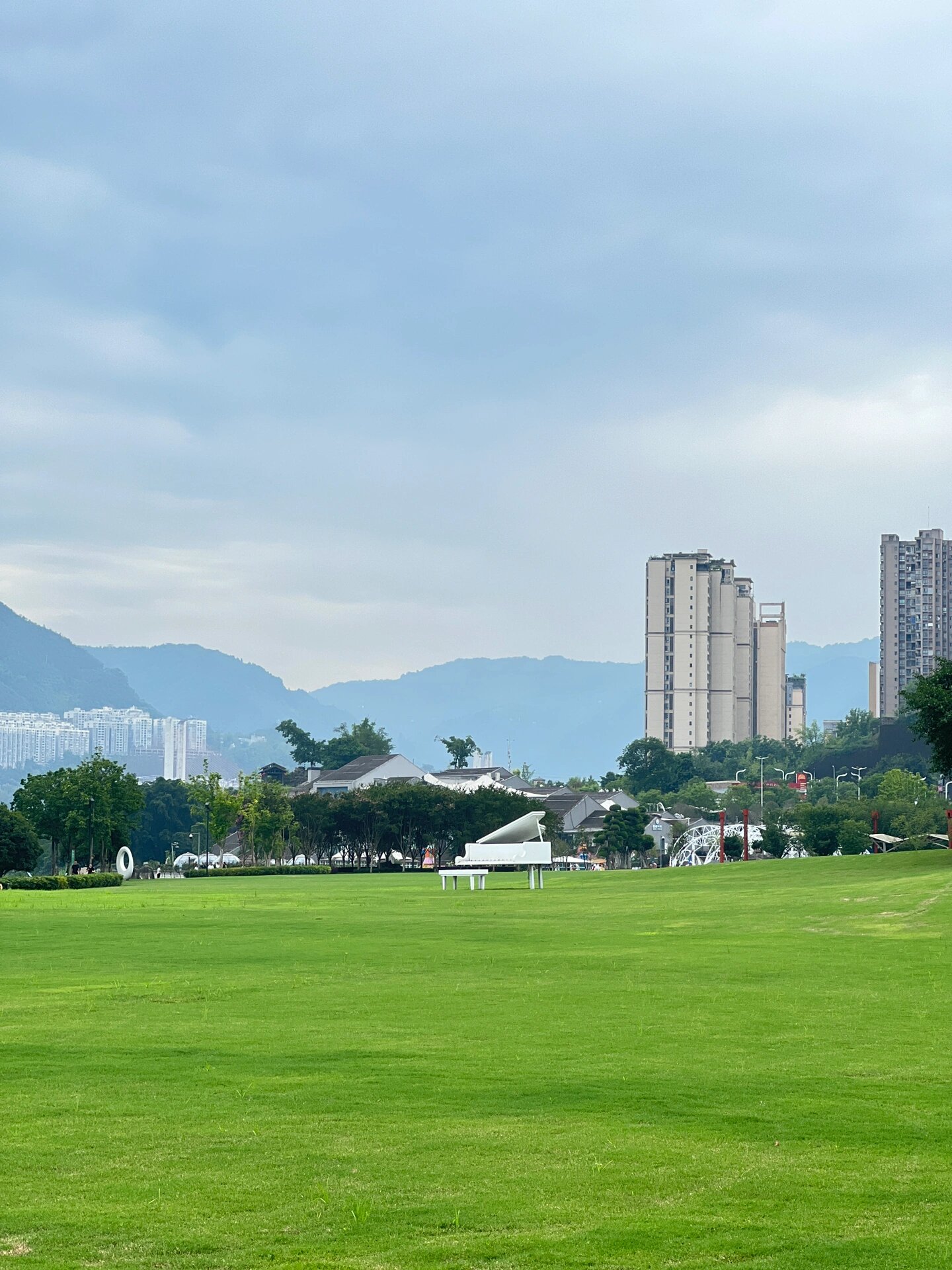 云阳月光草坪 一个自然环境 又充满夏天的气息