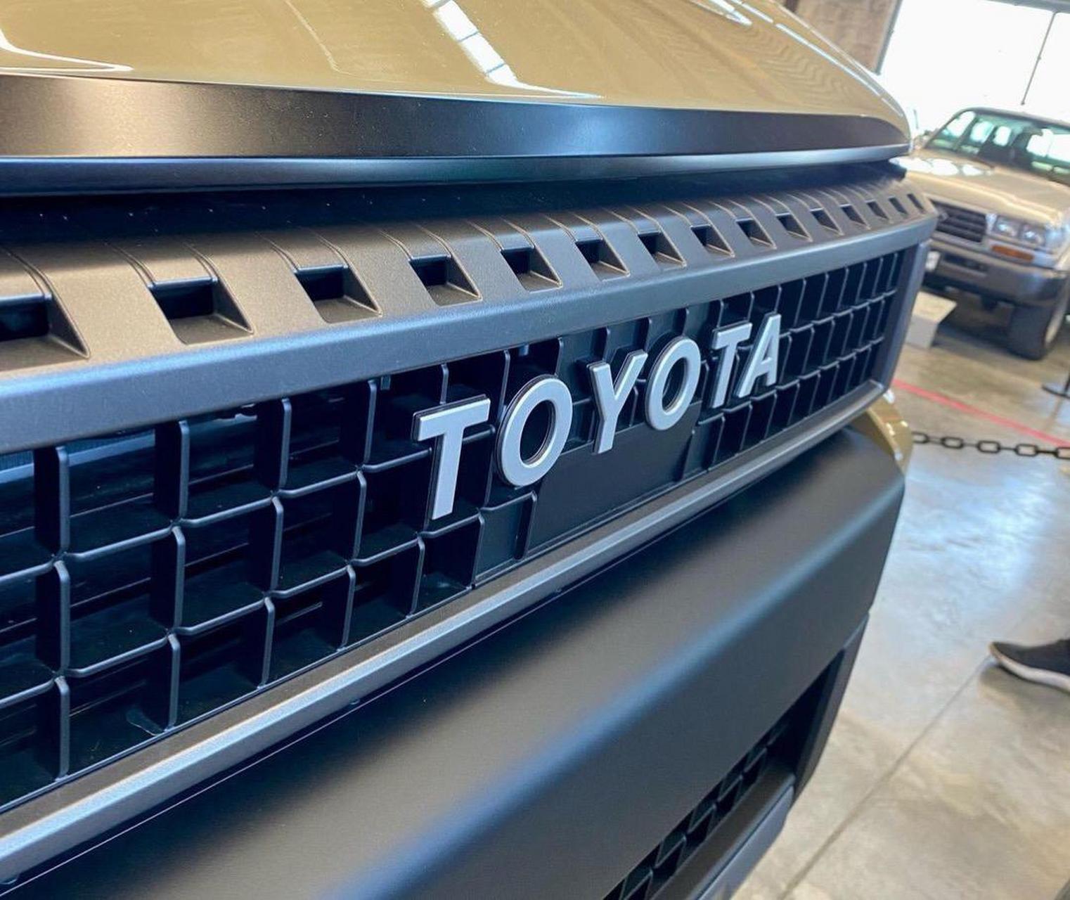 黄白双拼色,经典普拉多新设计!2024款新款普拉多lc250,主推2.