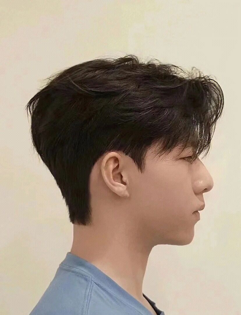 男生发型侧面细节