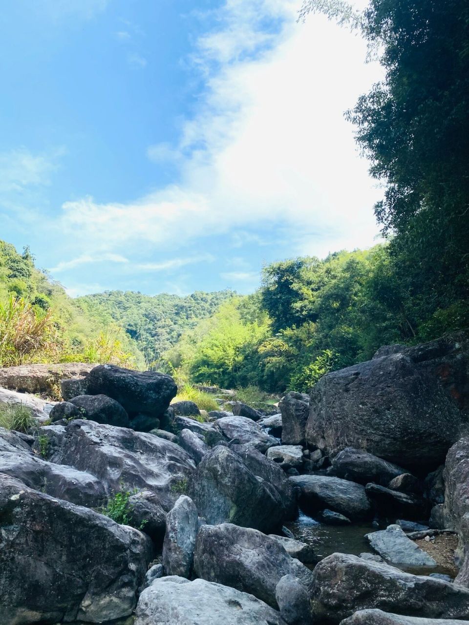 九寨沟" 村里的山路十八湾 说的就是这儿"上三派" 	 传闻揭西小九寨沟