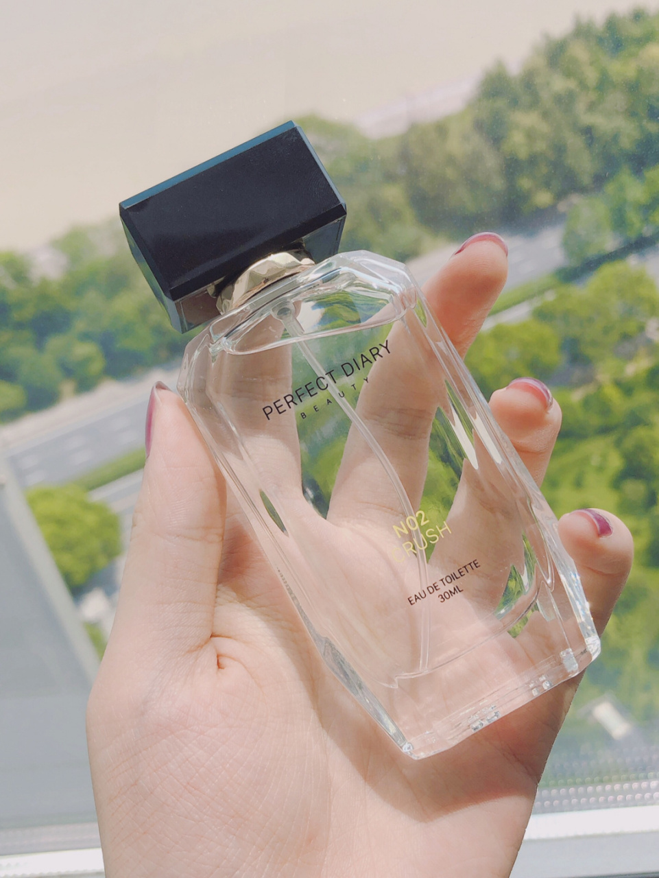 今天来说说完美日记香水的味道吧 上次发的时候就有很多好奇宝宝问我