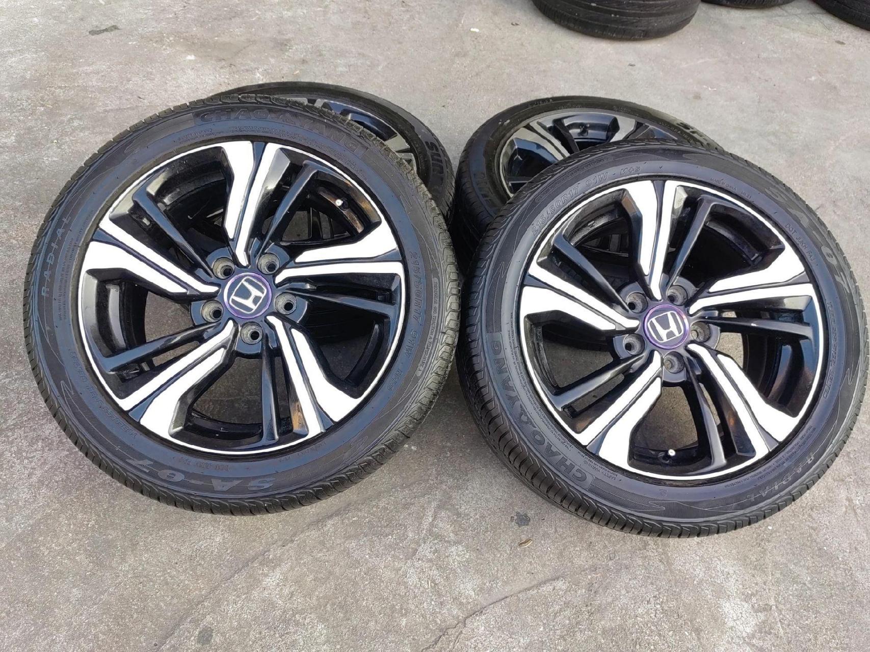 十代思域原厂17寸轮毂带胎一套,成色如图,无翻新,无修复,无变形