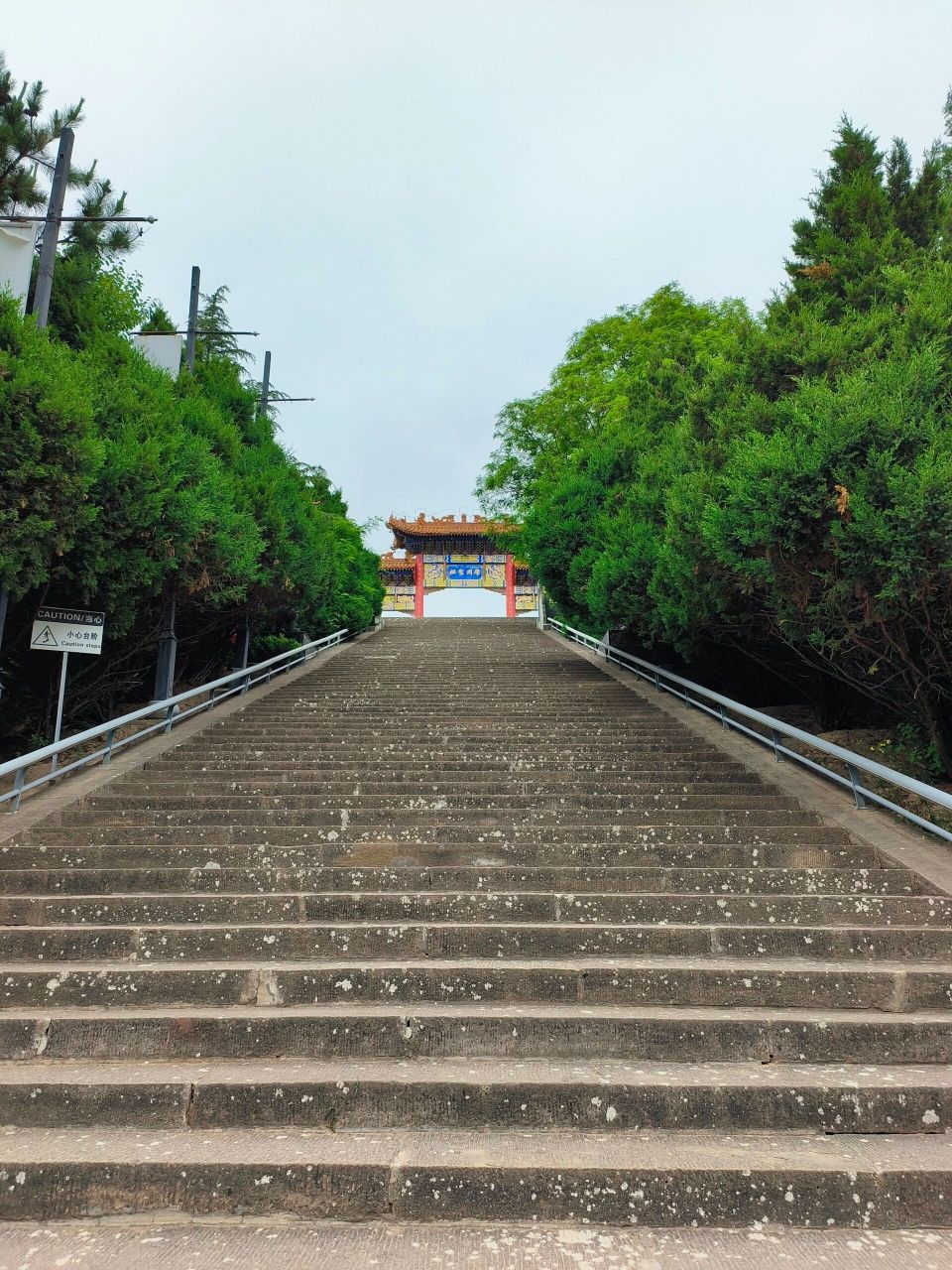 走进庆阳周祖陵山 庆阳周祖陵位于甘肃省庆阳市庆城东山,是老山黄土地