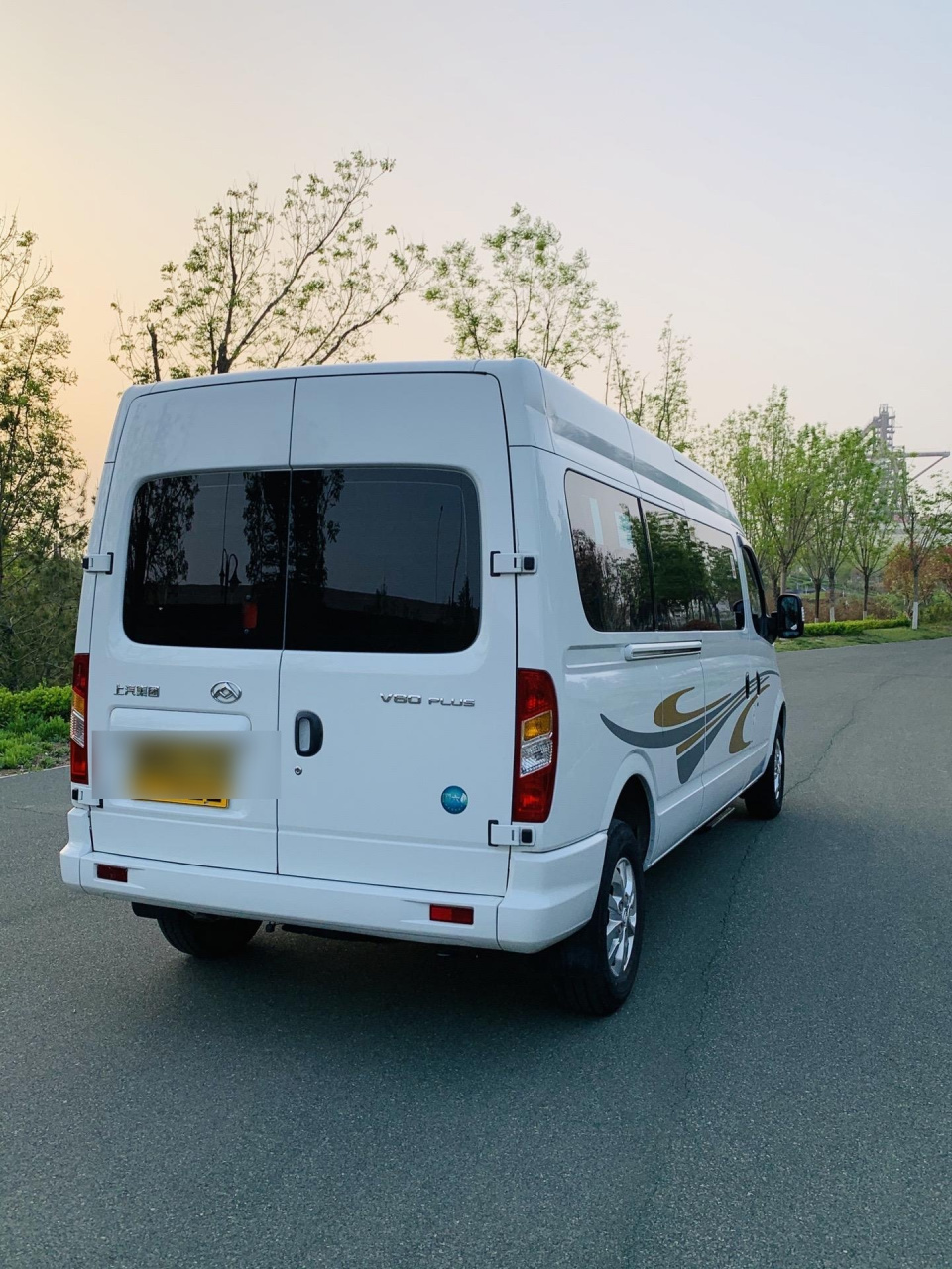 2022年18座 中型客车,上汽大通v80 plus,济南个人一手户,实表2万公里