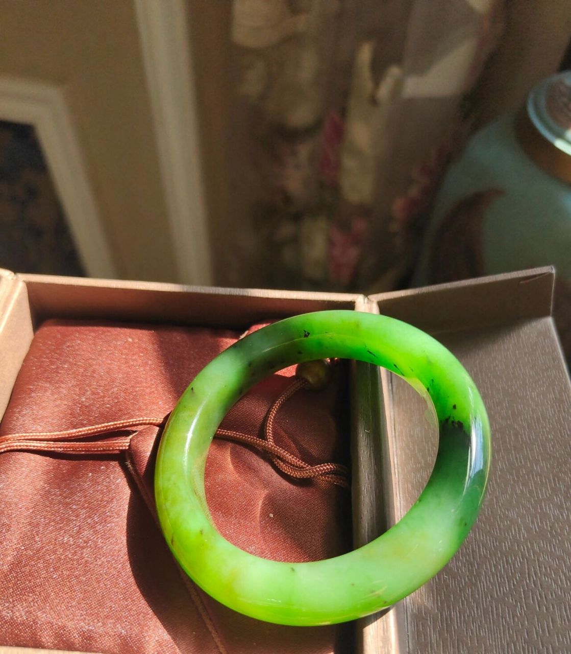 8圈口 和田玉俄料碧玉乌兰乌德苹果绿辣绿56.