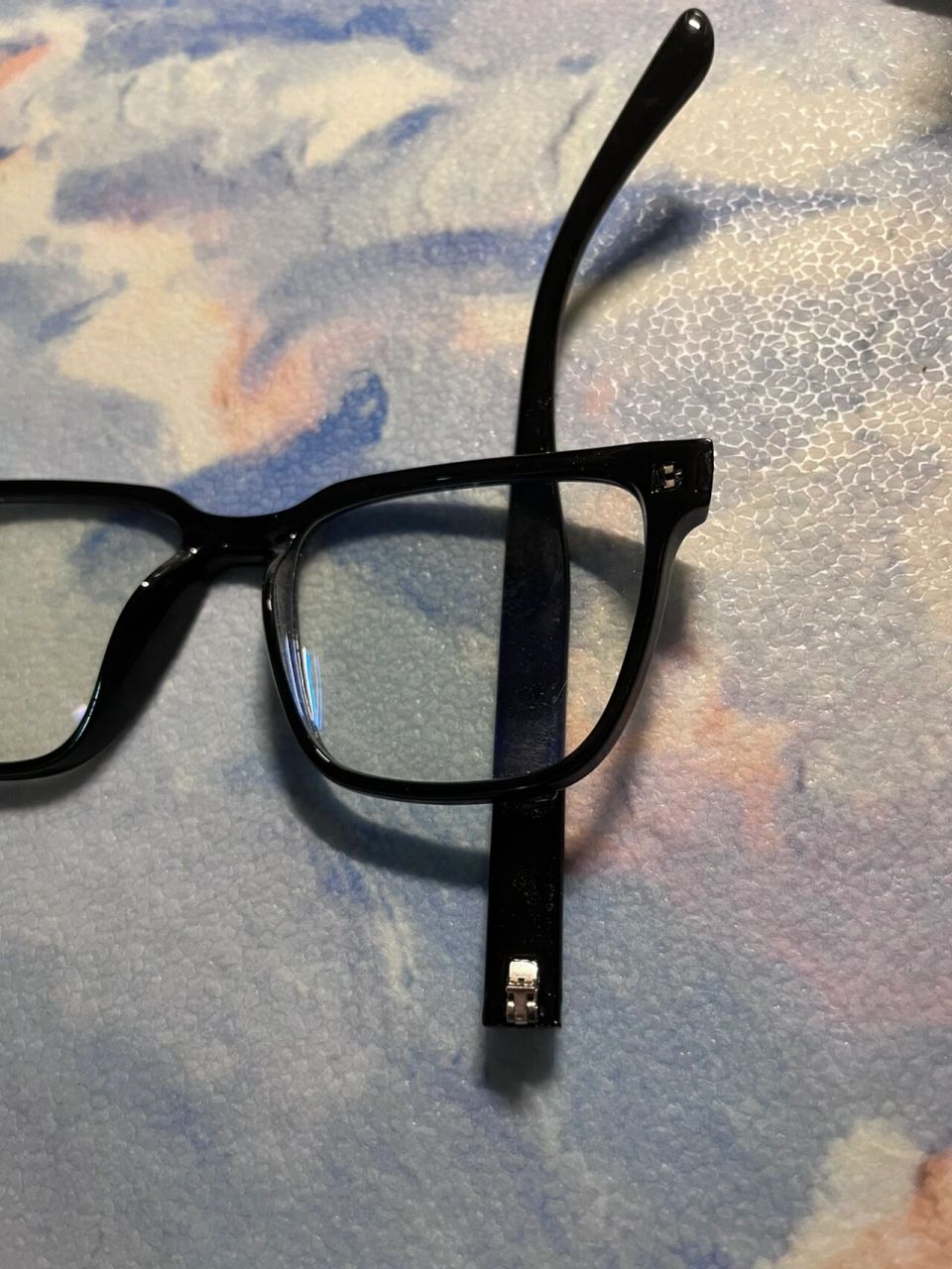 眼镜腿断了怎么修啊08 有姐妹已经在tb修眼镜的店修好了,大家可以tb