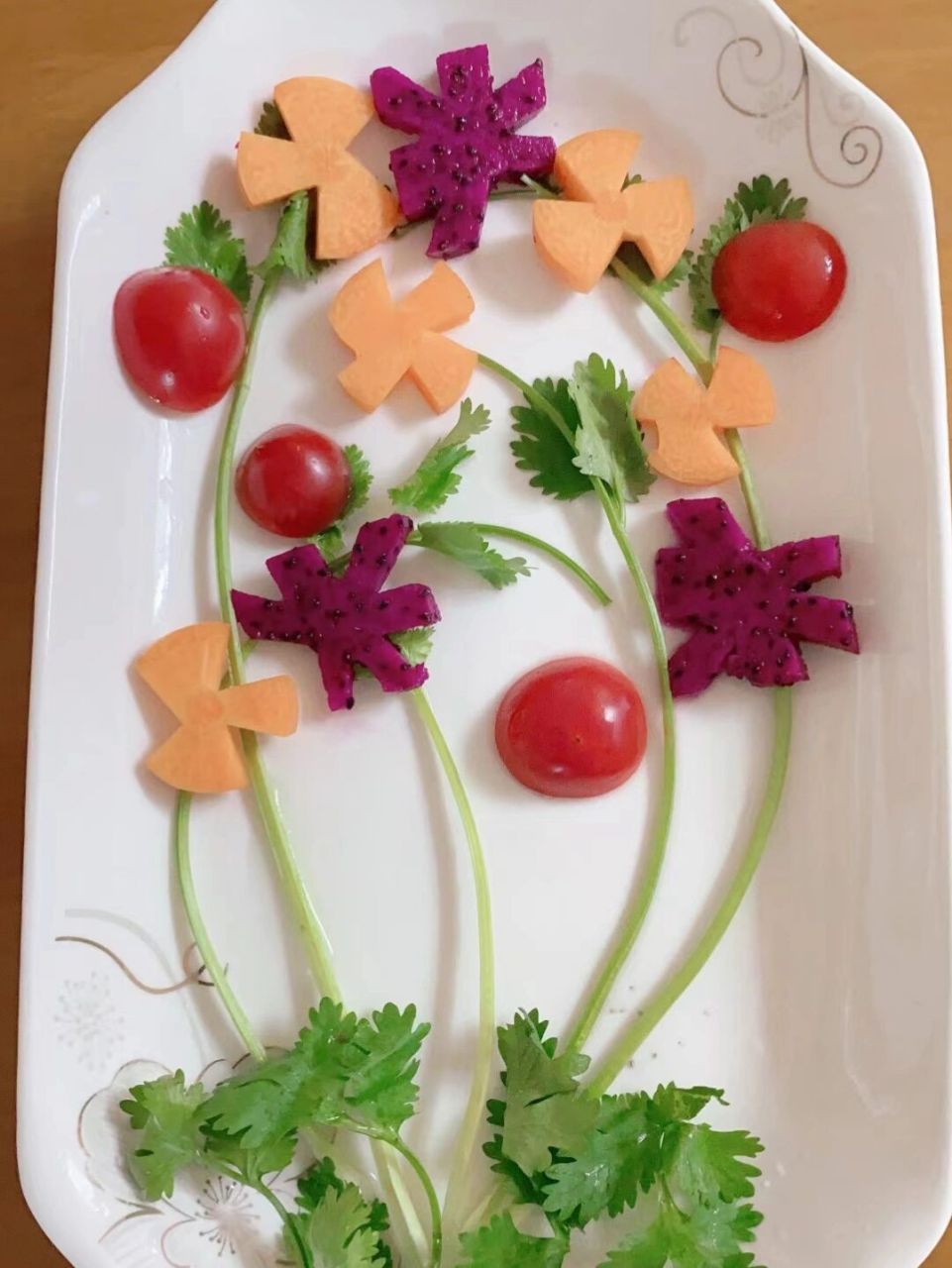 二年级小朋友做的水果拼盘(二) 孩子们的想象力和创造力就是让人惊叹!