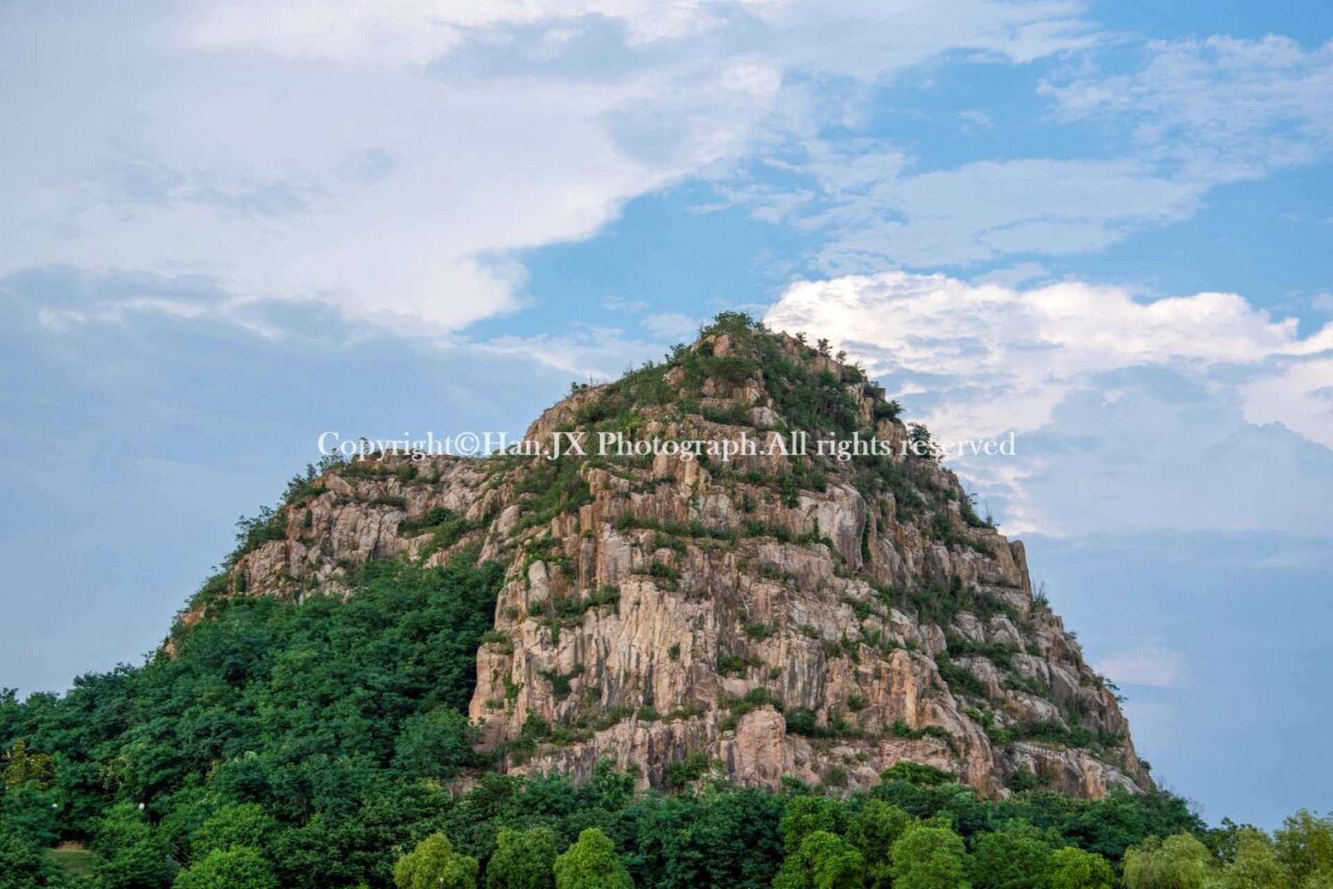 童氏一族祭坛 地址:江苏省苏州市吴中区木渎镇寿桃湖风景区