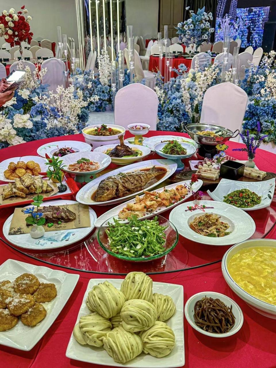 昨天我儿子结婚,在高档酒店摆了30桌,每桌3888的标准,宴席结束后,我