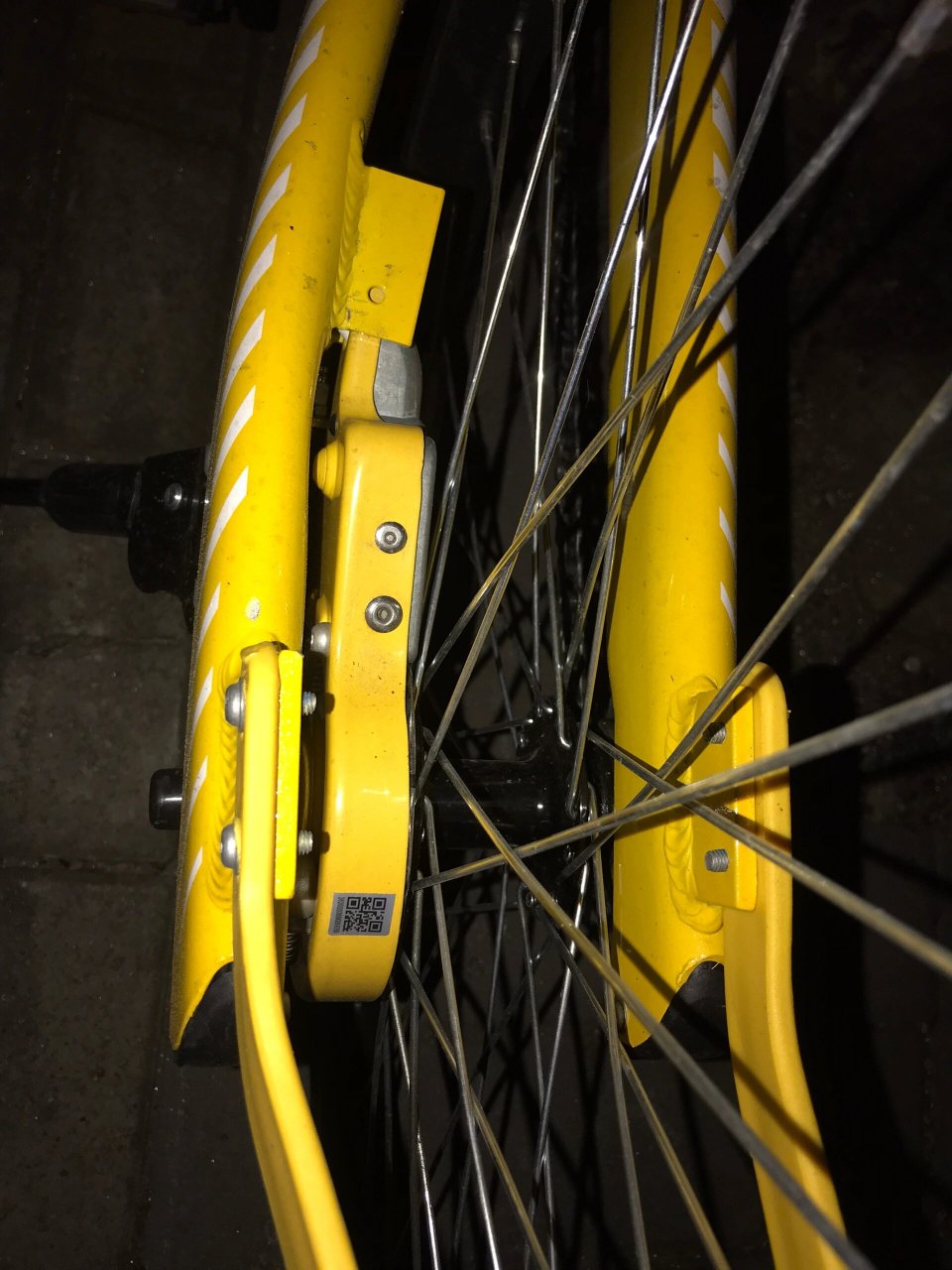 发现美团单车升级了新的锁车方式 我还以为车锁又被人家破坏了,原来