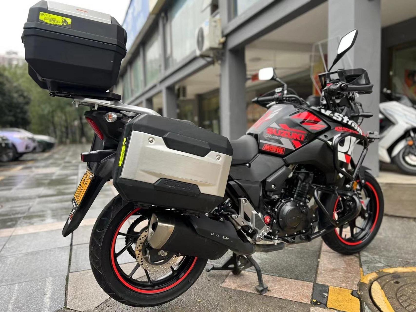 铃木dl250三箱版,21年4月上牌,安全行驶15000公里,升级护杠,透镜大灯