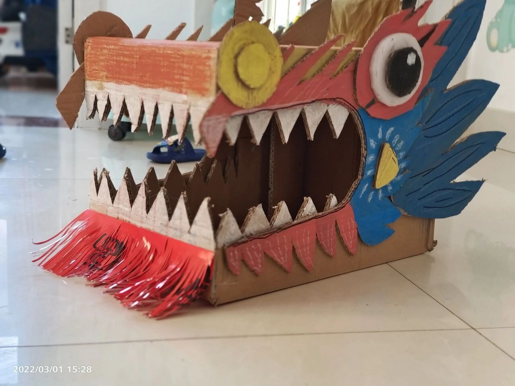 幼儿园龙头手工制作 第一张是小红书别人家妈妈做的,后面两张自己做的