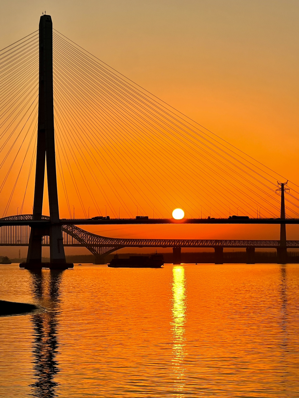 南京鱼嘴湿地公园夕阳图片