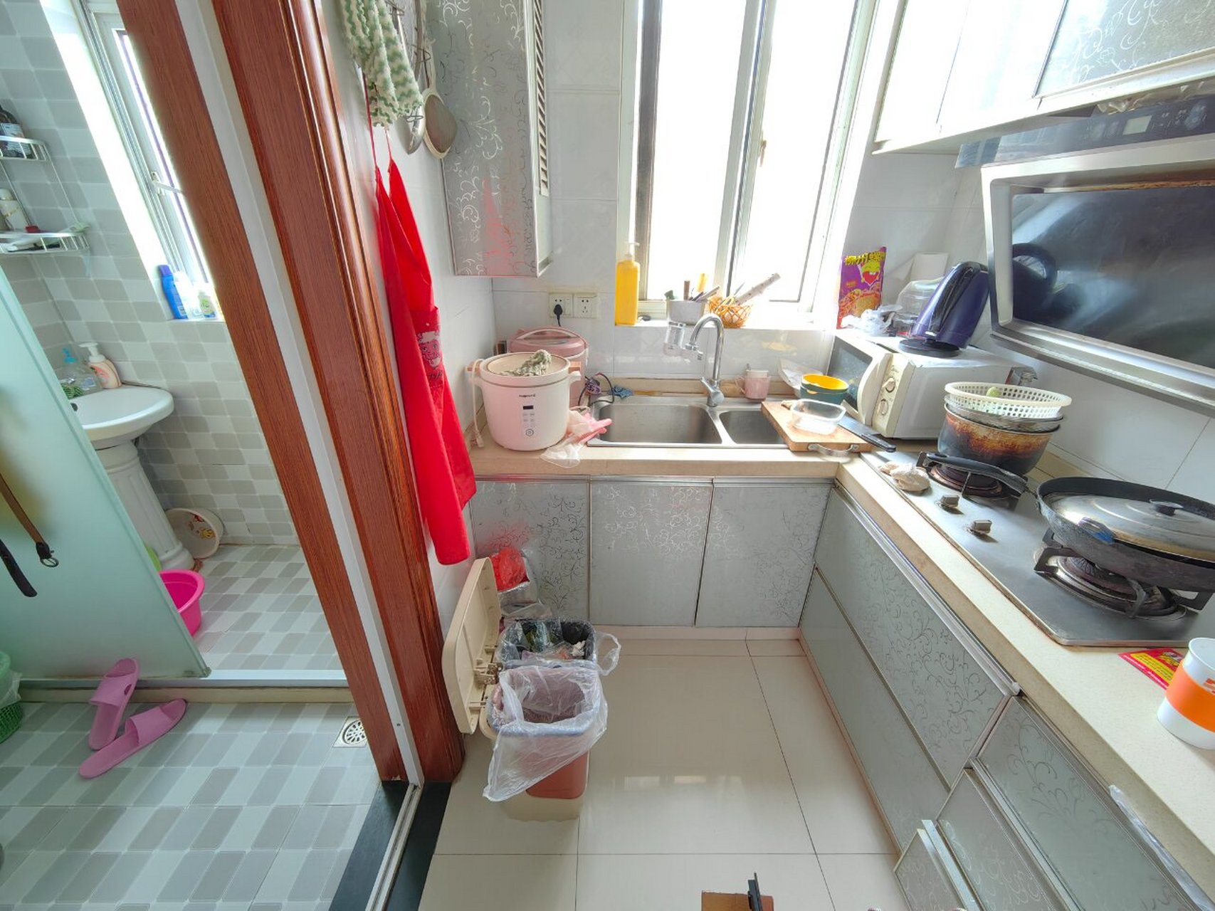 双柏小区,全明一房,有个小客厅哦,165w. 39平一房一厅一卫,随时看房.