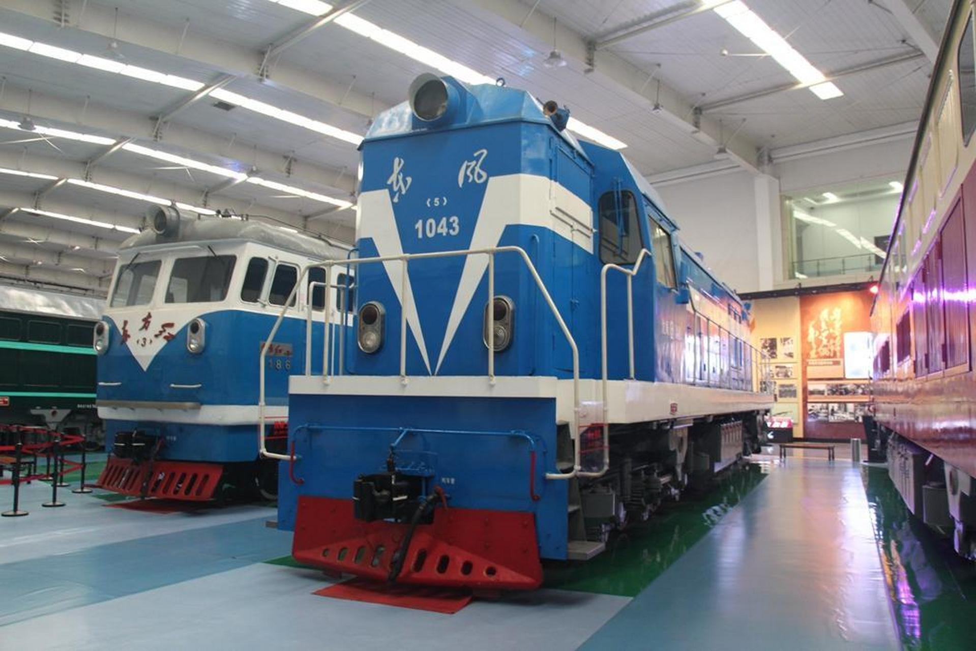 火车迷 内燃机车  东风5型1043号内燃机车静态展示于中国沈阳铁路陈列