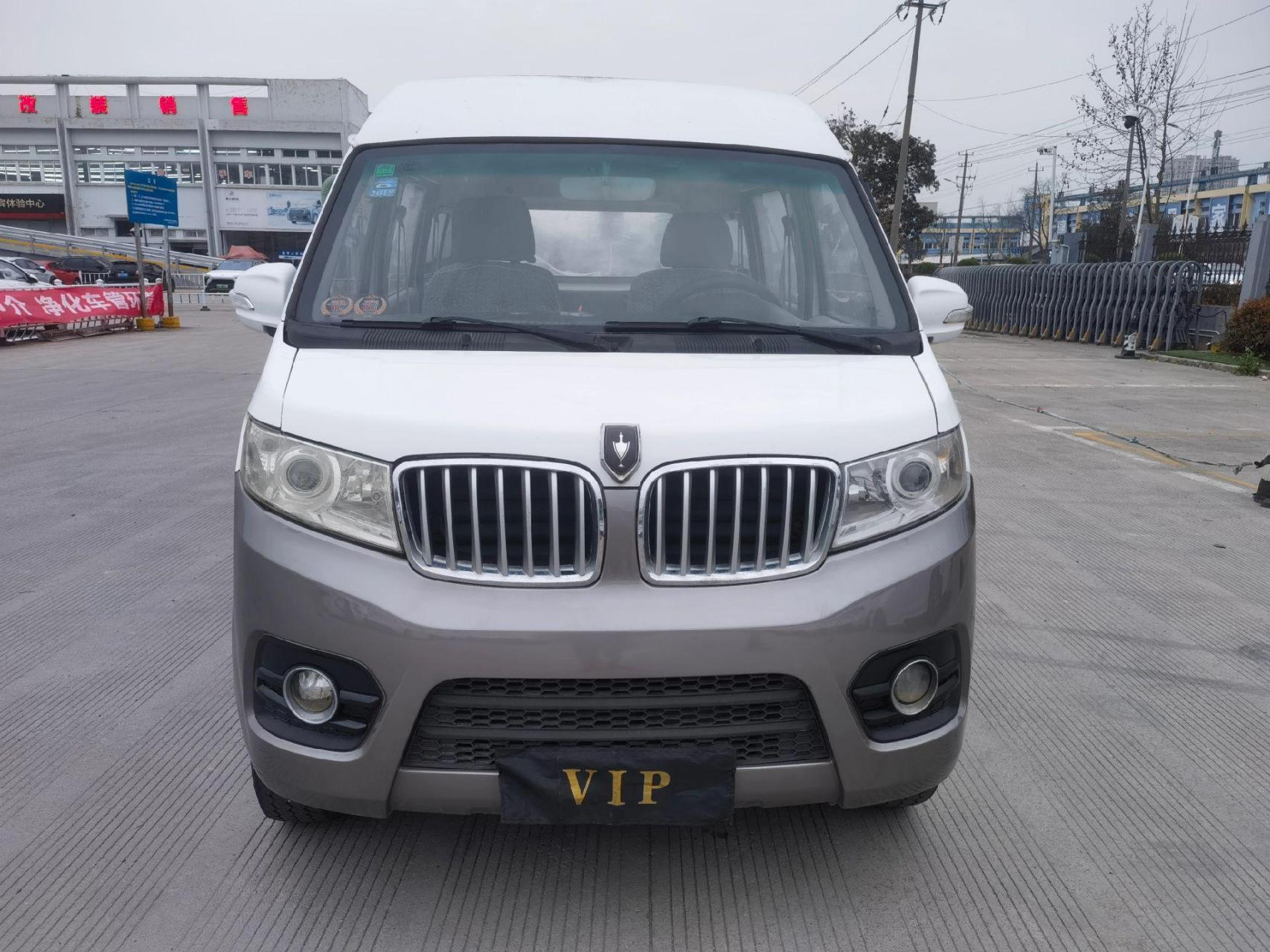 16年4月,金杯新海狮x30l,加长版1.3排量,五坐 中面车型