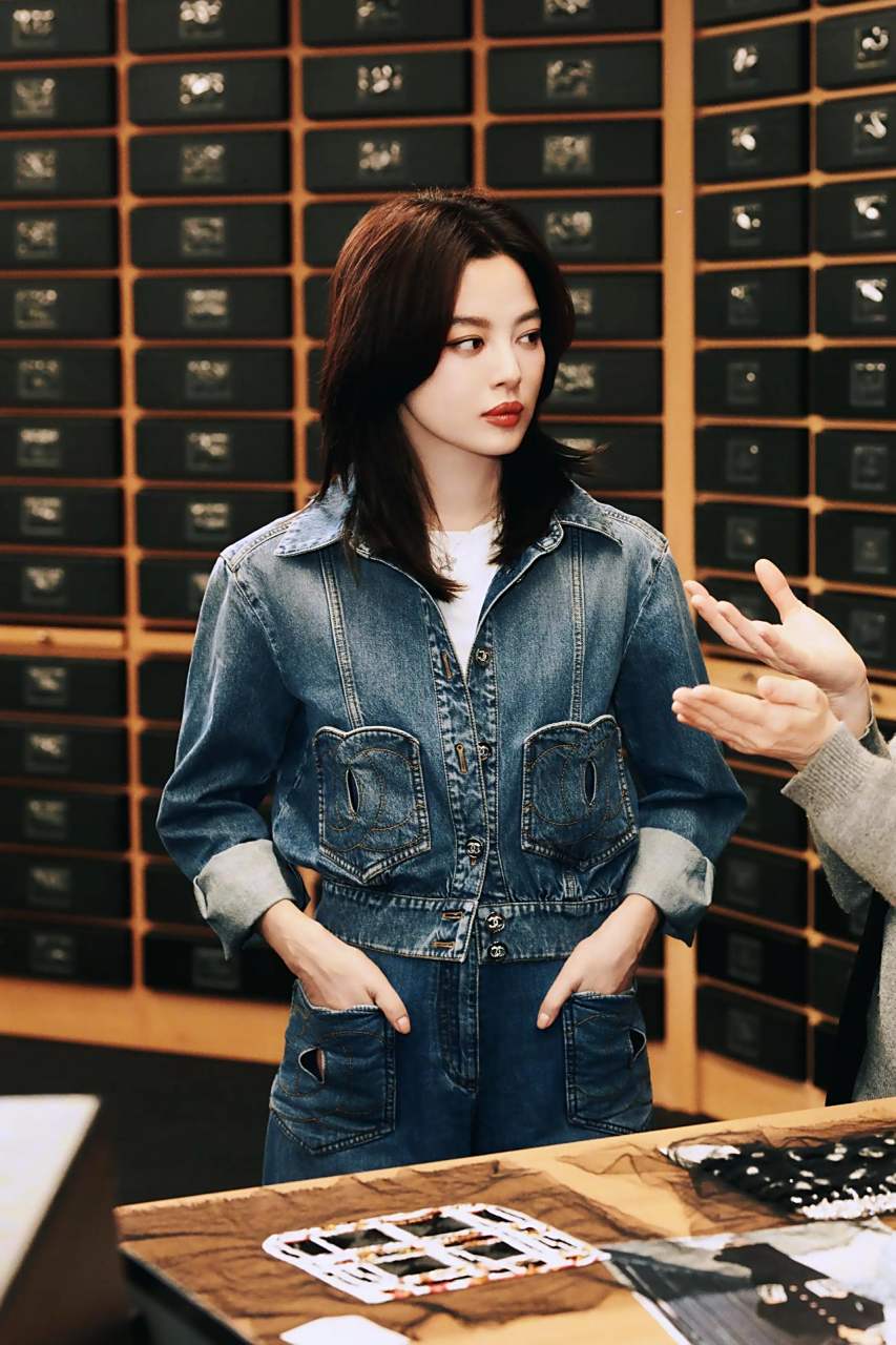 辛芷蕾牛仔装,酷飒拽姐,优雅自信!