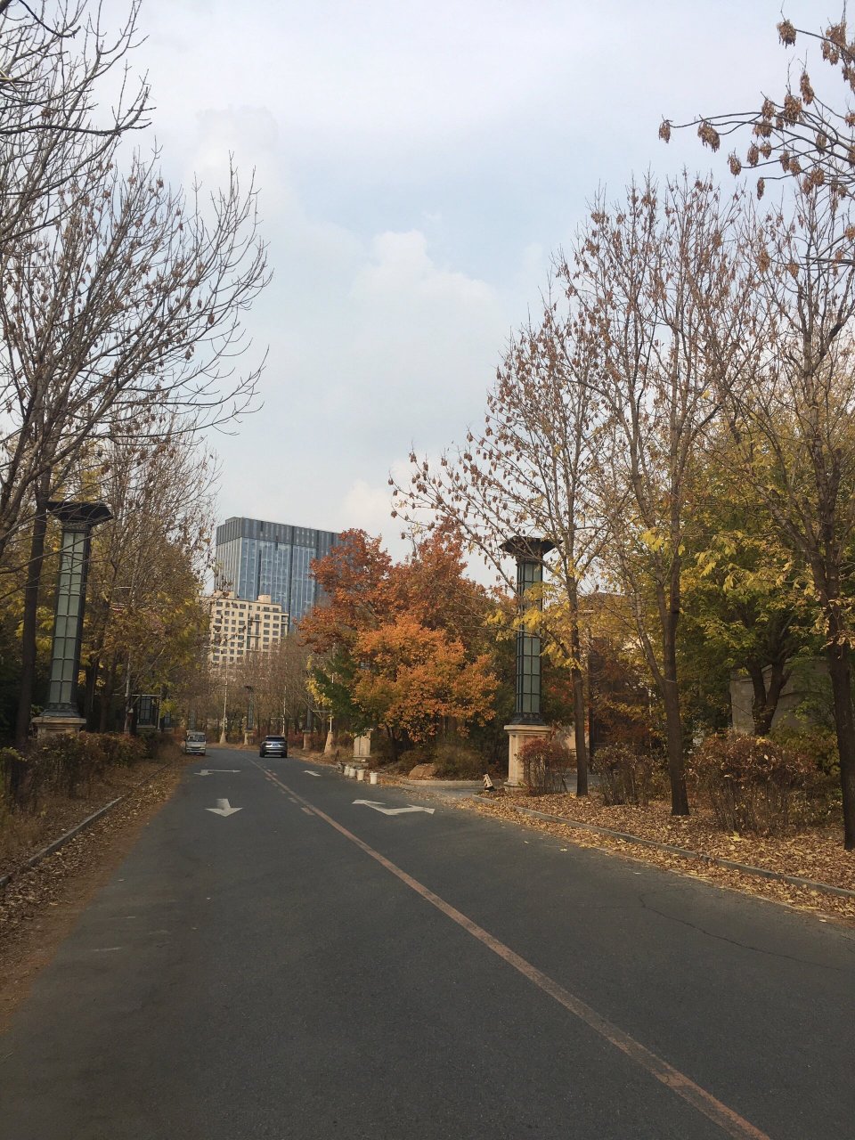 长春市区露营胜地———翠泉源 南三环和卫星路之间的翠泉源,帐篷林立