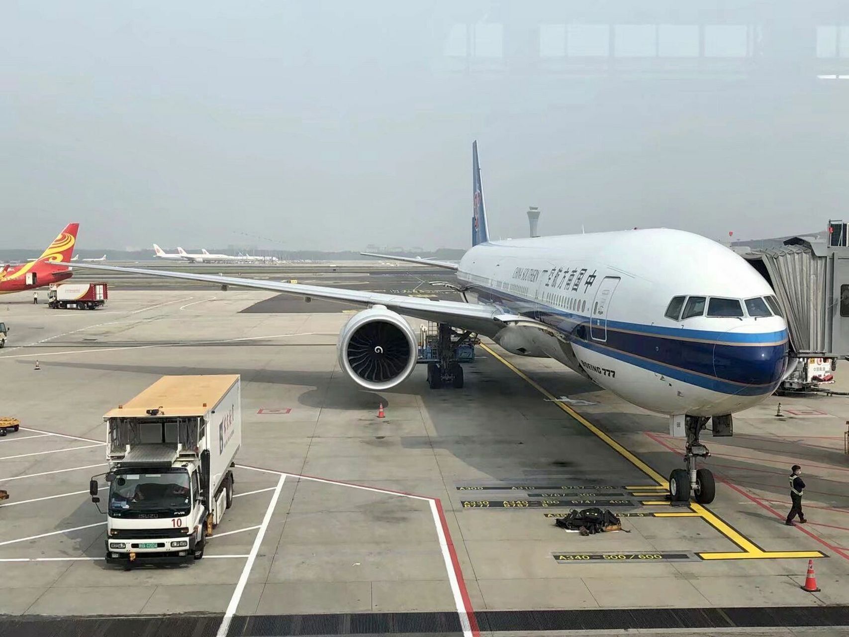 南航波音773er在首都机场 此景已成过往.