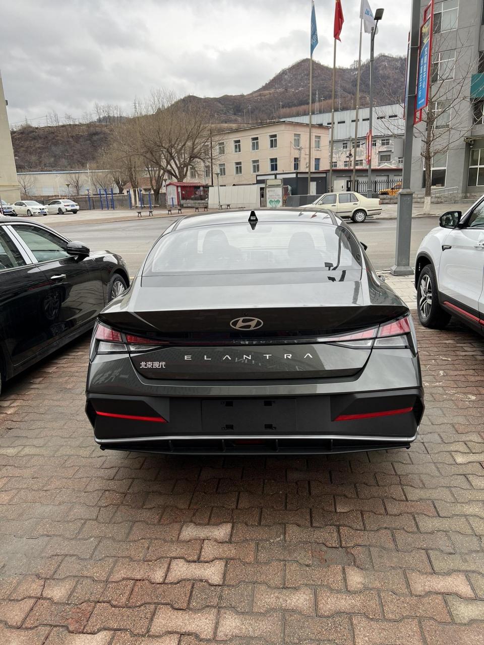 最新到店现代伊兰特  1.5cvt领先版指导价99800