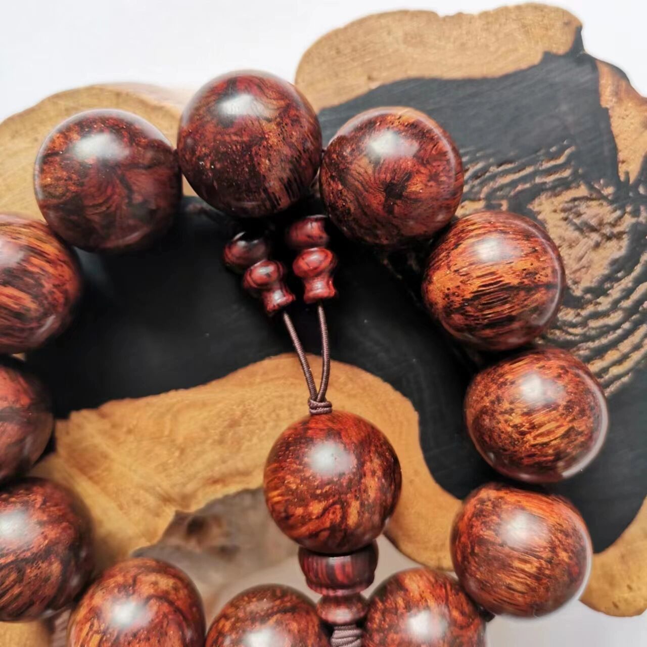 藤香木手串-堪称最接近海黄的手串 老挝藤香木,又称树香木,产于缅甸