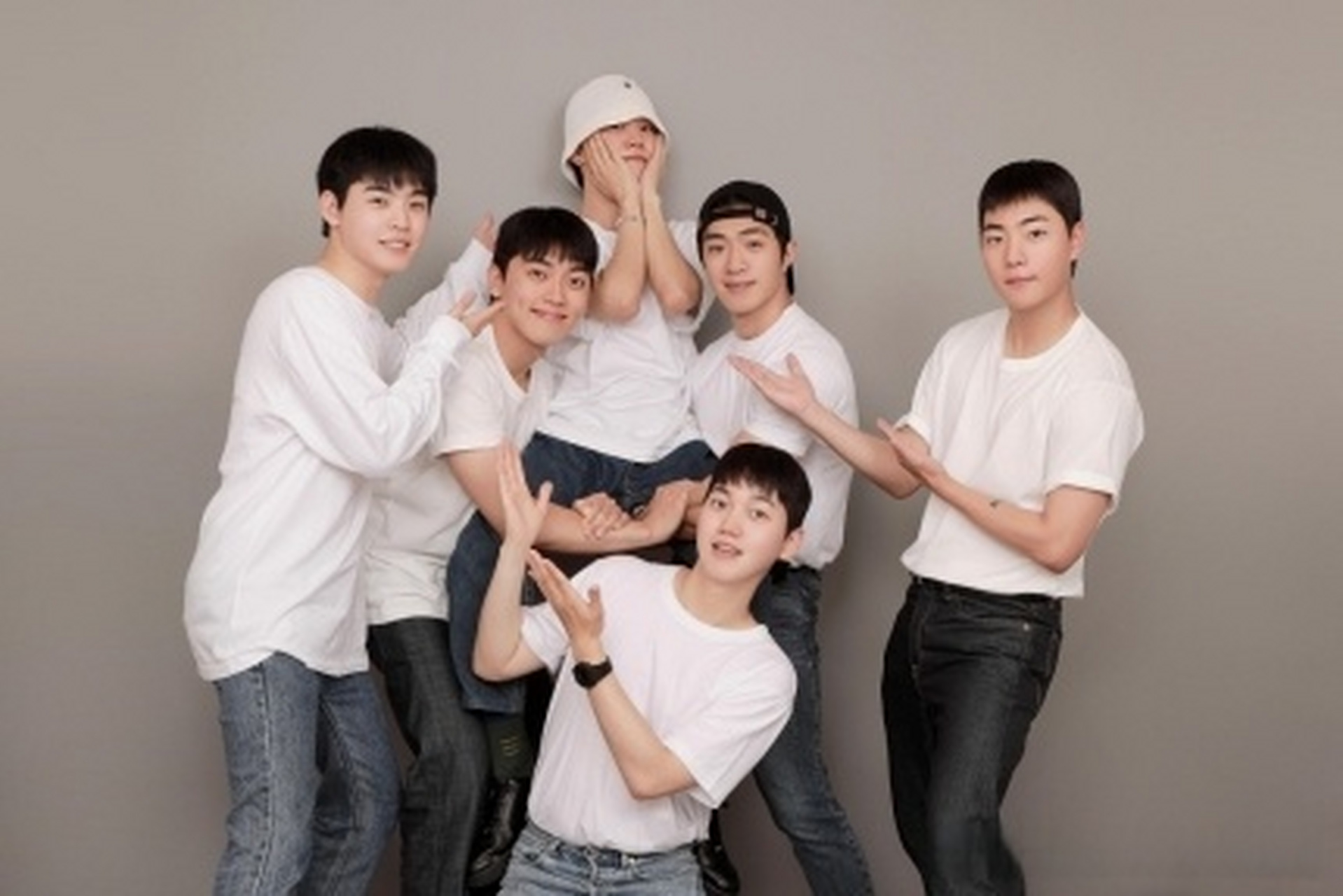 男团#onf# 全员完成服役,团体合照公开.