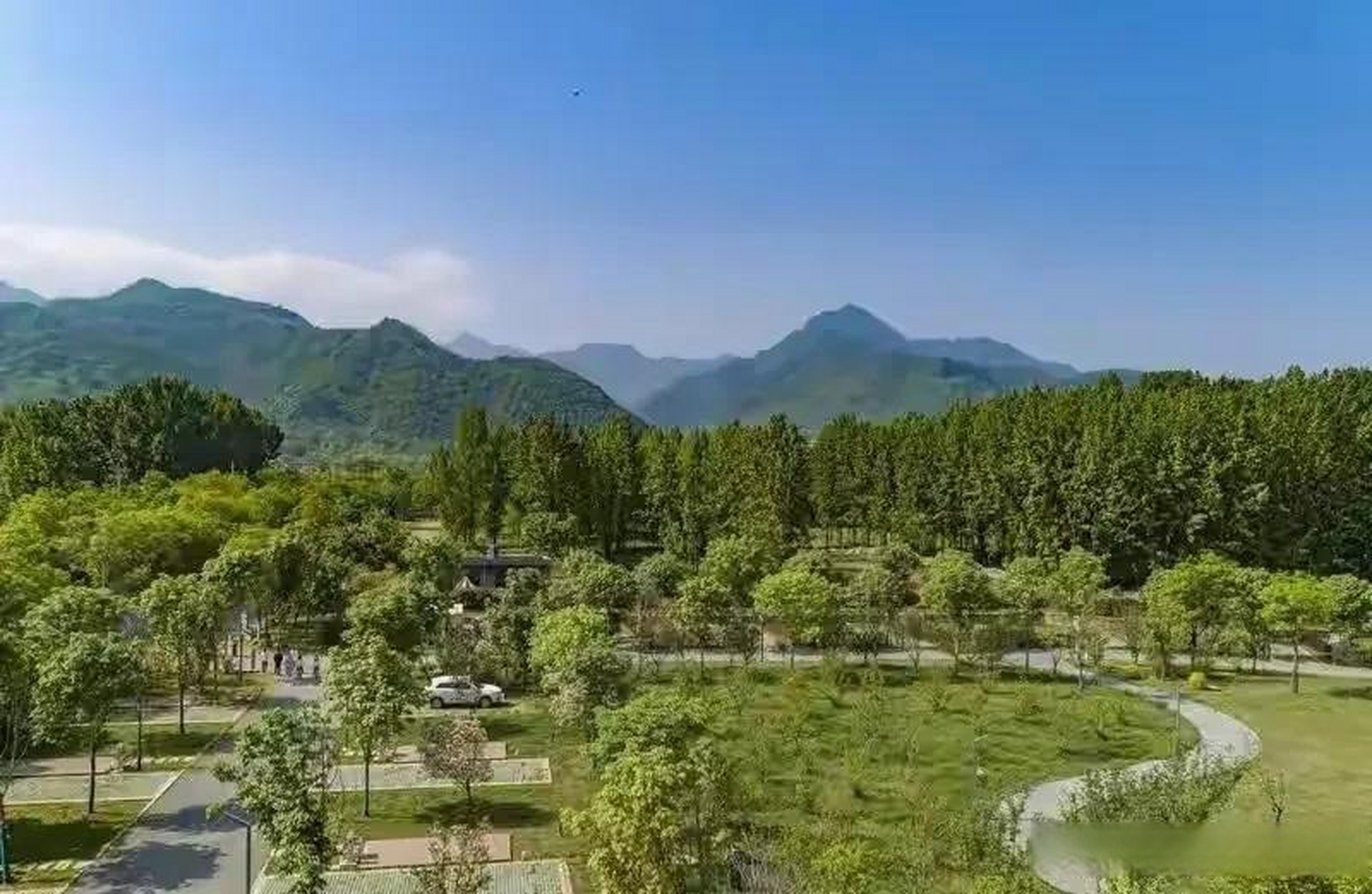 俯瞰西安太乙驿 美景尽收眼底 4月25日,西安的天气晴朗明媚,从高空