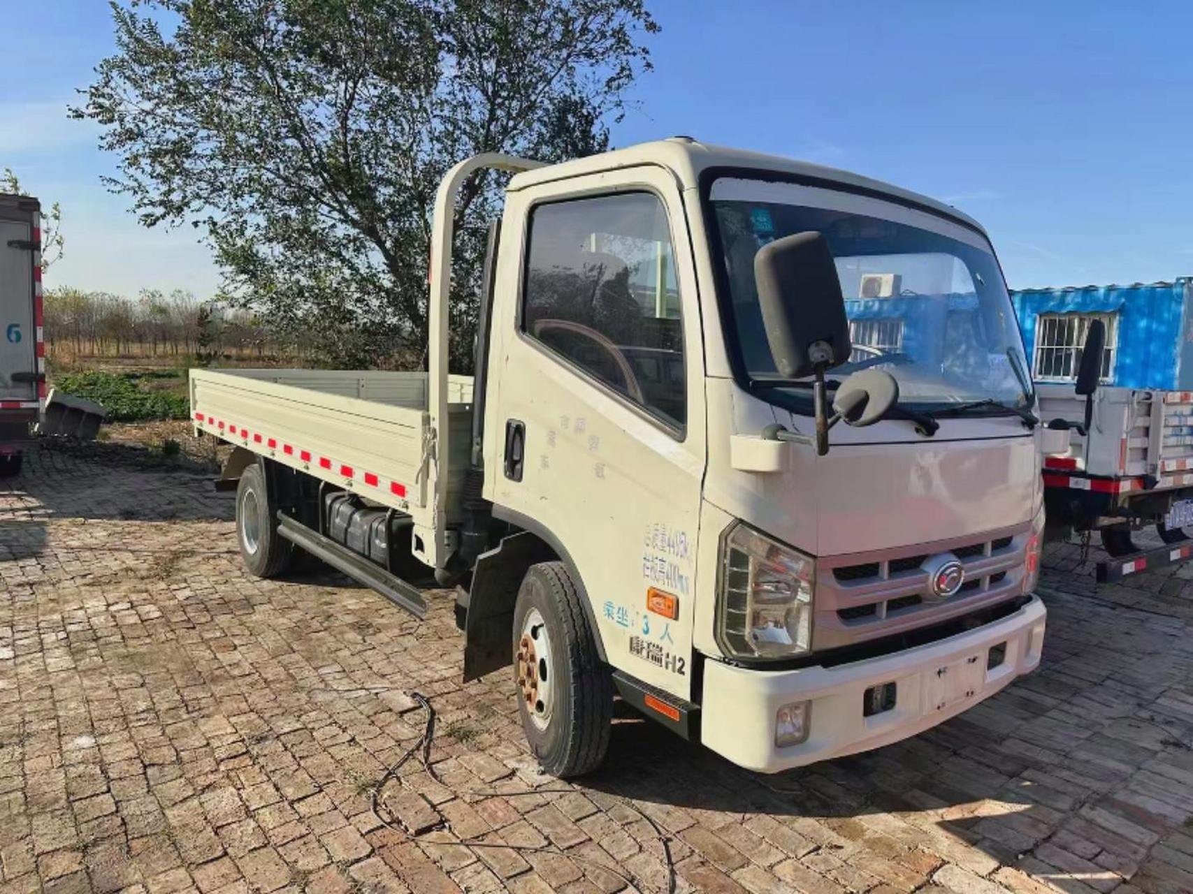 2015年福田康瑞h2.4米2平板.后装自卸700轮胎.车厢4米2×2米.