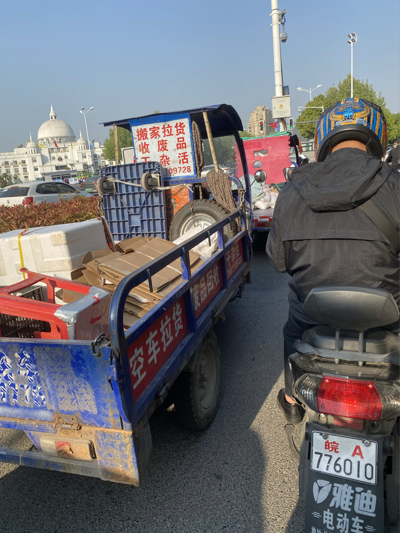 骑三轮车收废品,一天能赚多少钱?