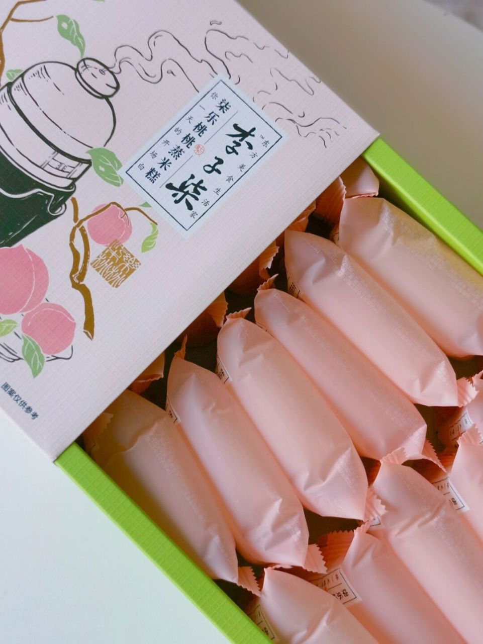 李子柒的白桃米糕  淡淡的粉色太少女心了 白桃和青梅味很清爽